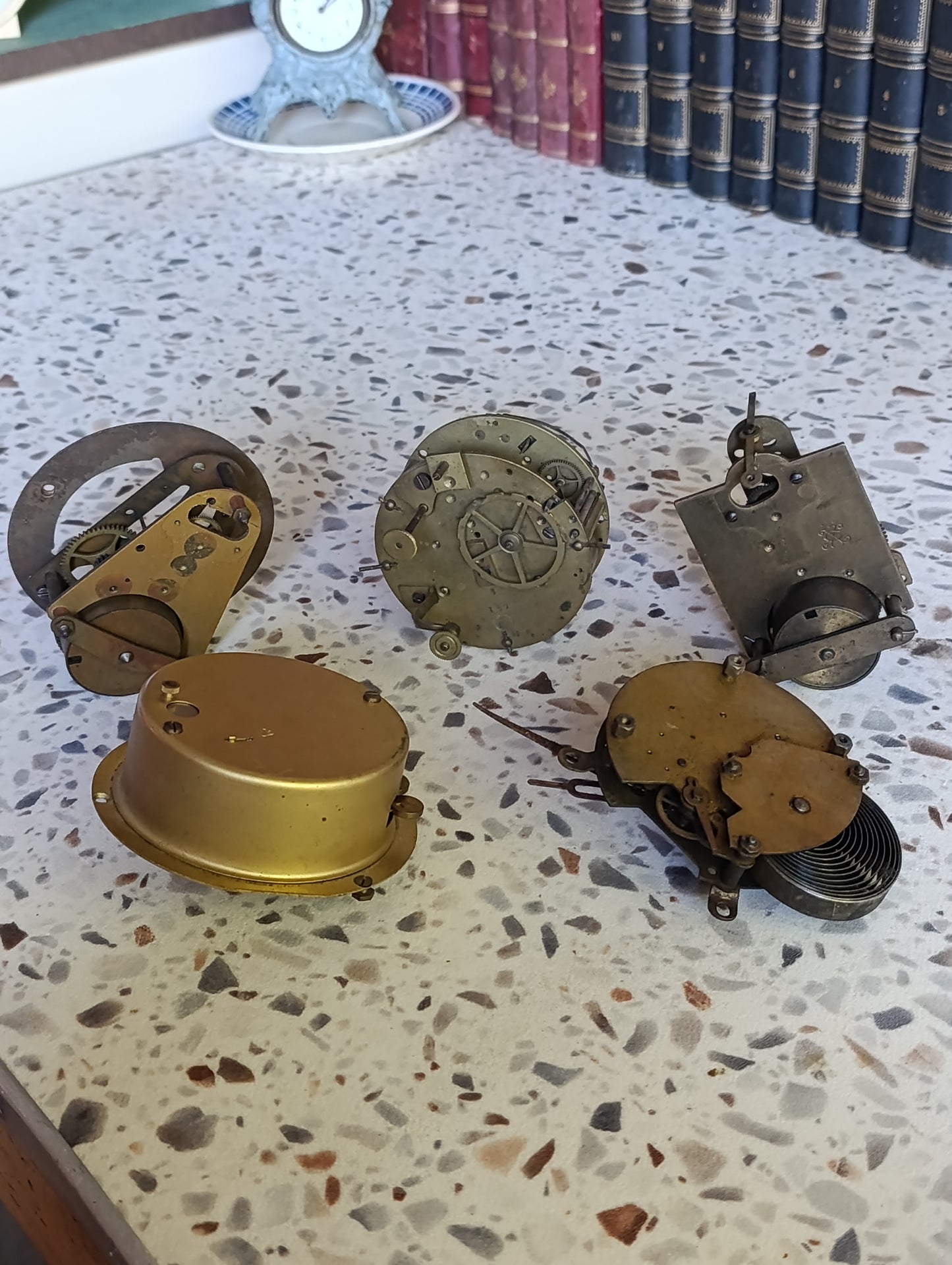 Lot de 5 mécanismes d’horlogerie anciens pour pendule et réveil – À restaurer ou pour pièces