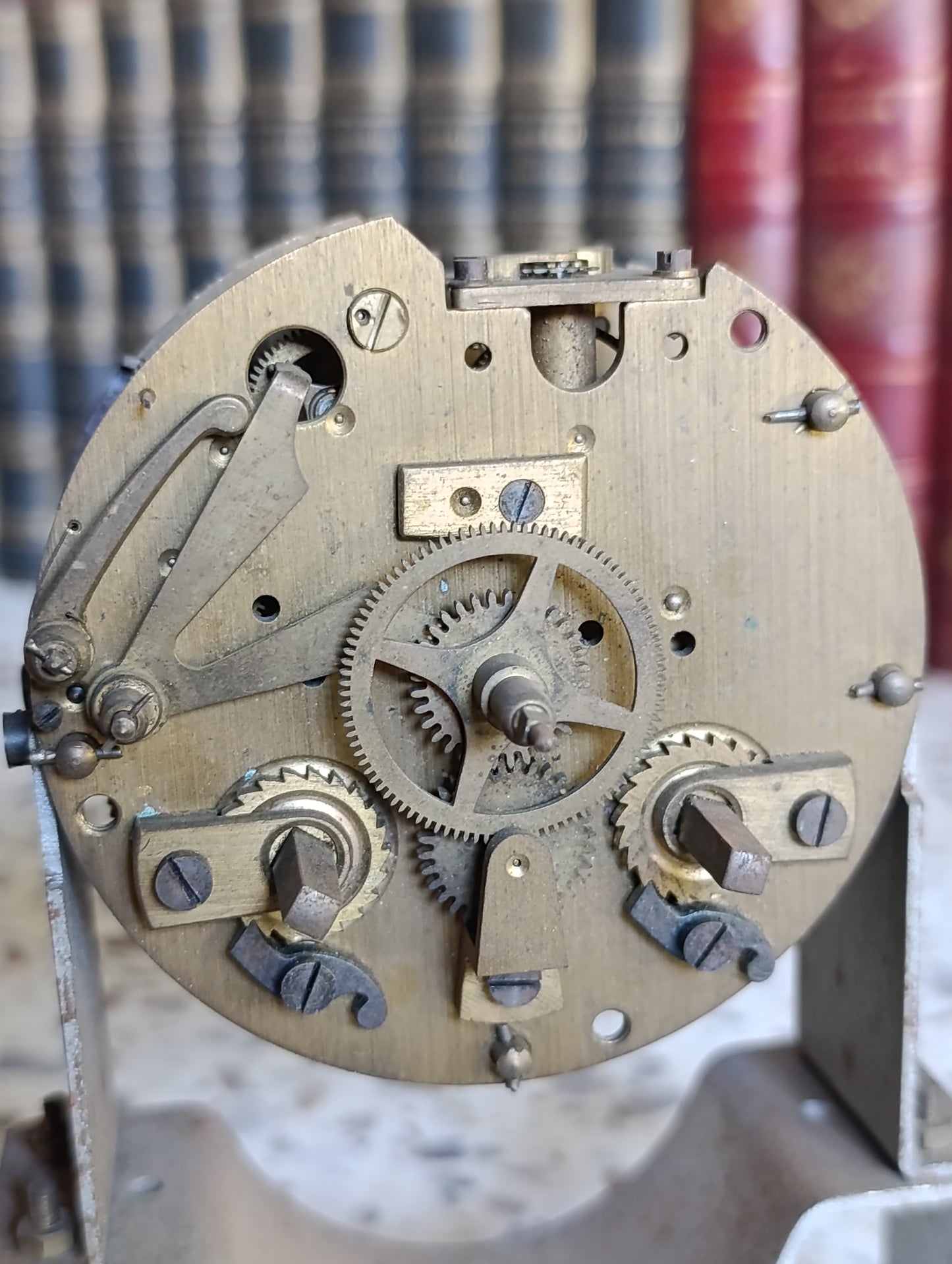 Mouvement ancien de pendule mécanique à sonnerie – Ø 9,2 cm – Hauteur 15,5 cm