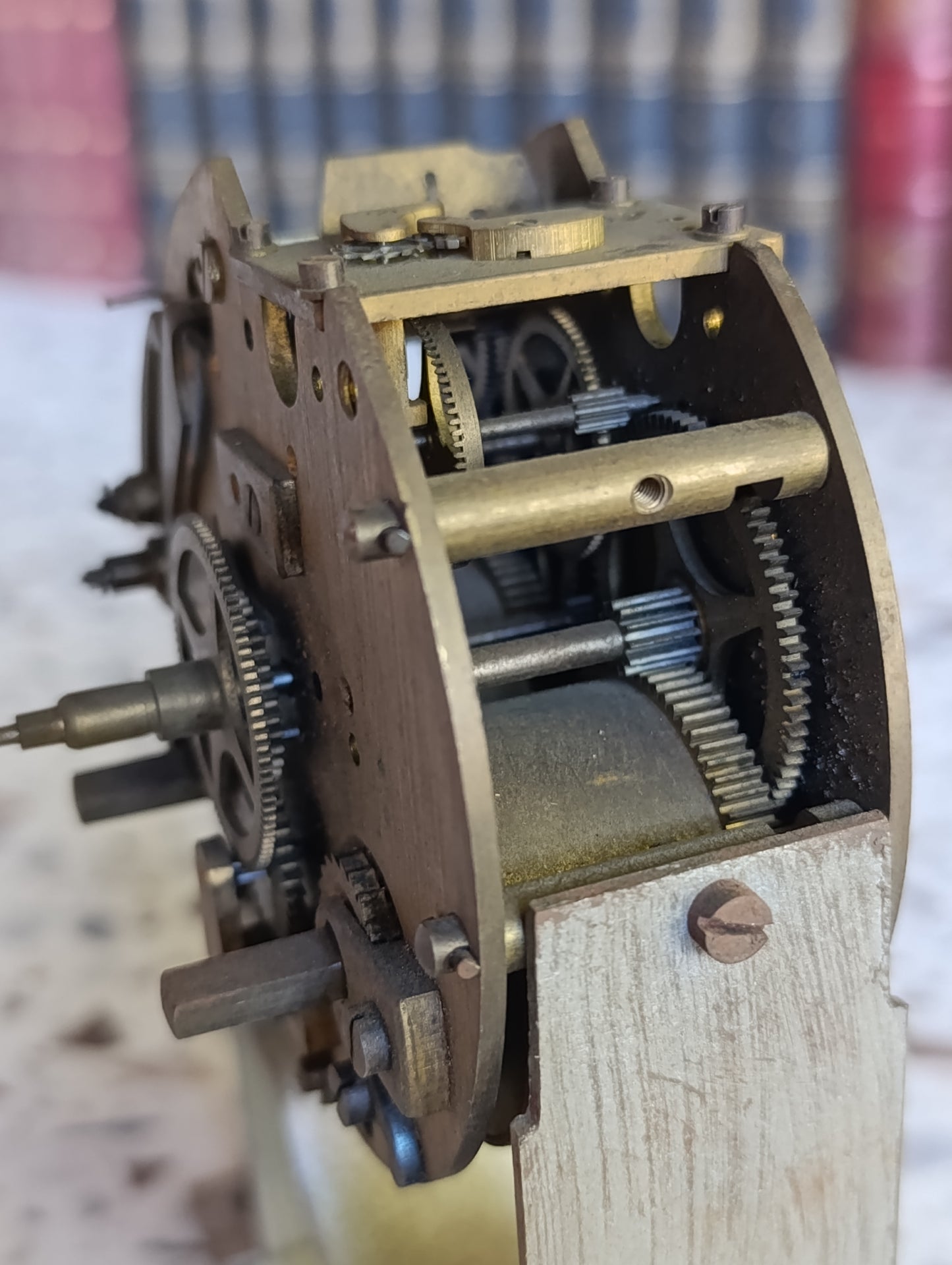 Mouvement ancien de pendule mécanique à sonnerie – Ø 9,2 cm – Hauteur 15,5 cm
