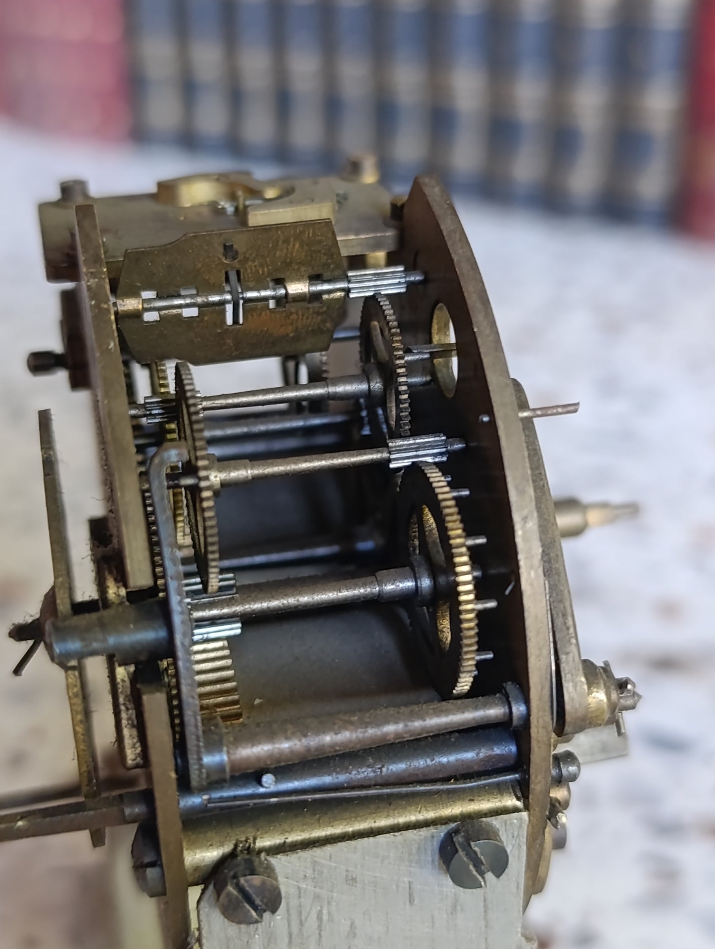 Mouvement ancien de pendule mécanique à sonnerie – Ø 9,2 cm – Hauteur 15,5 cm