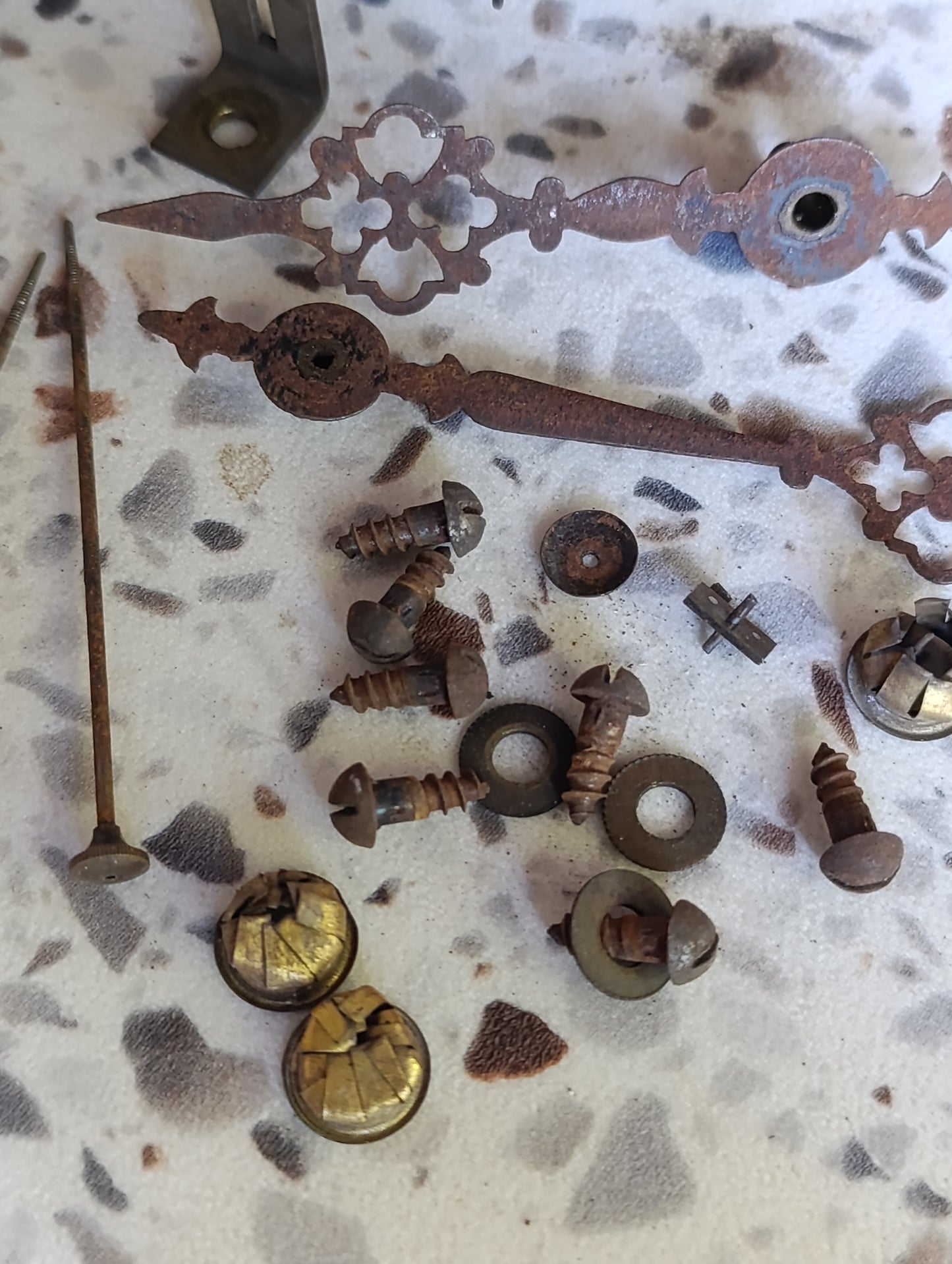 Mécanisme d’horloge ancienne avec aiguilles et pièces détachées pour restauration – 10,2 cm