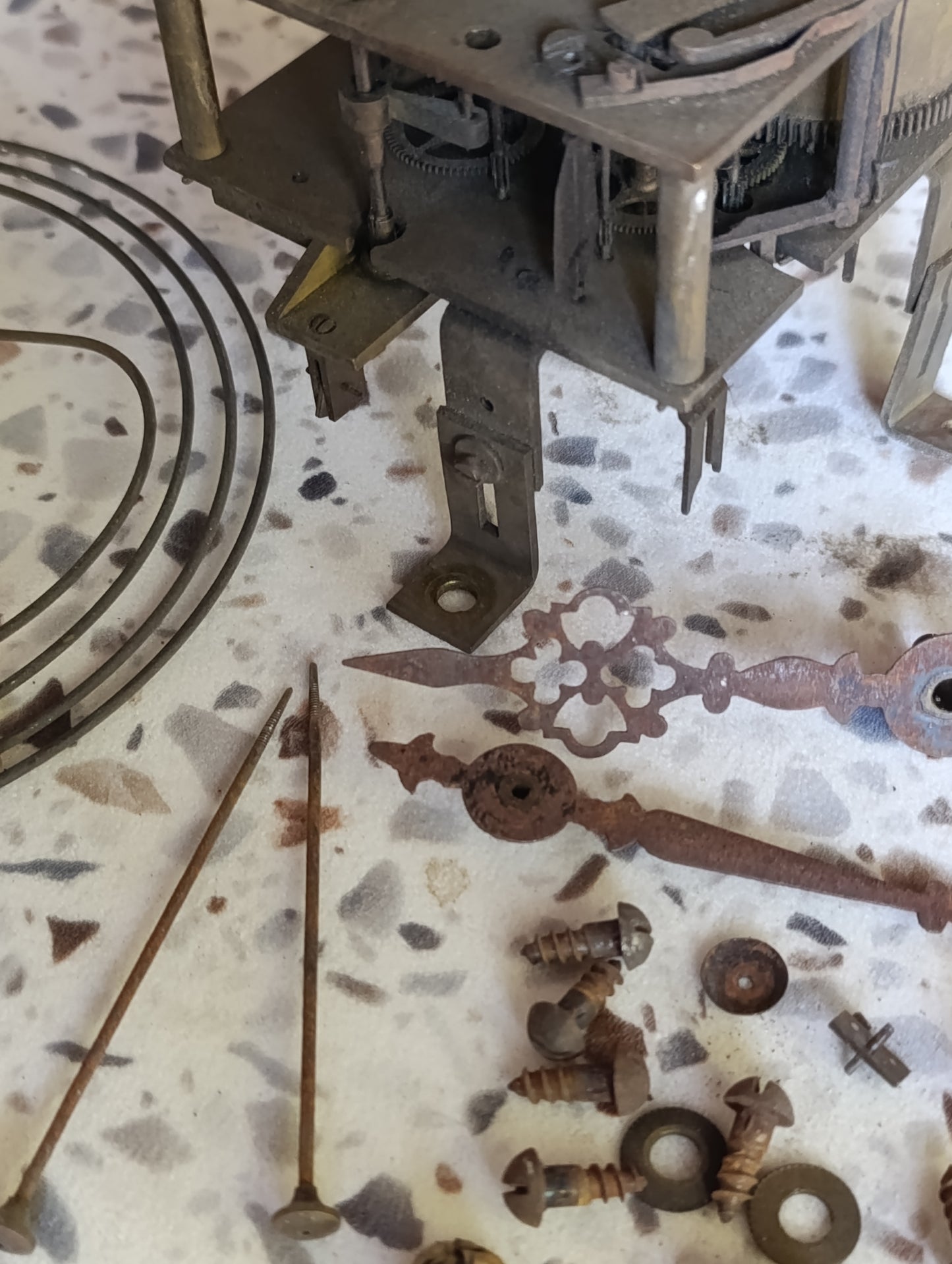 Mécanisme d’horloge ancienne avec aiguilles et pièces détachées pour restauration – 10,2 cm