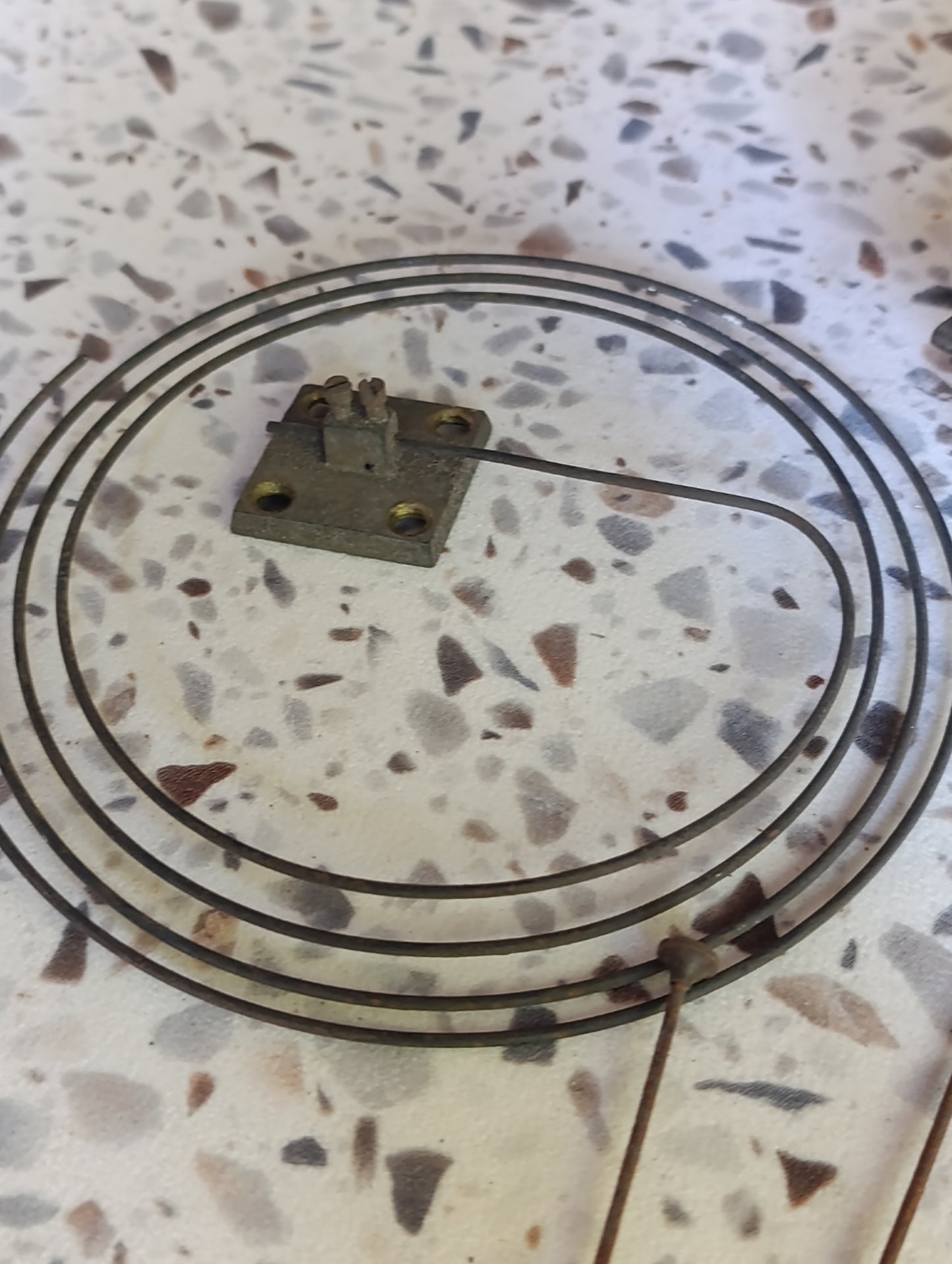 Mécanisme d’horloge ancienne avec aiguilles et pièces détachées pour restauration – 10,2 cm