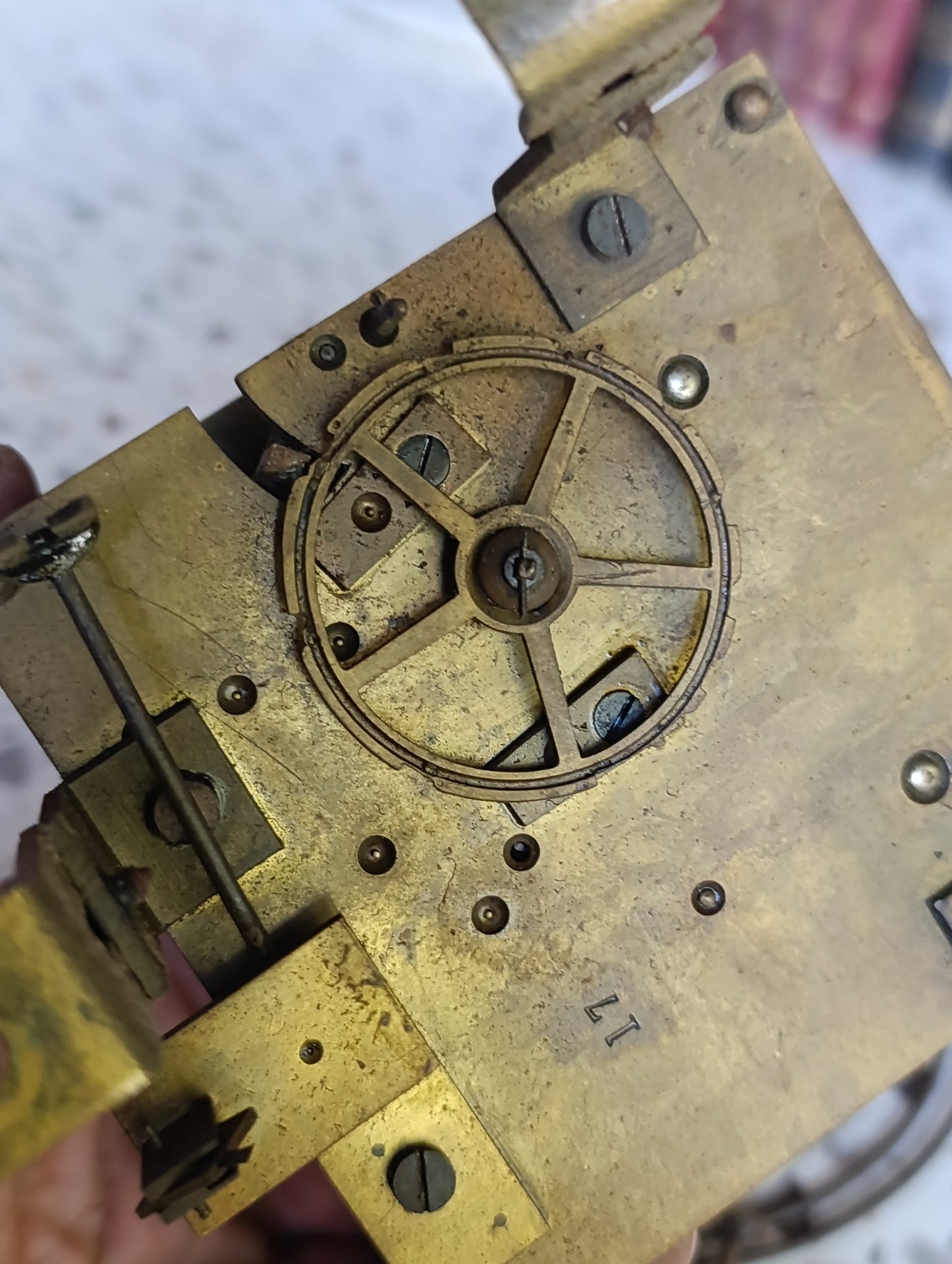Mécanisme d’horloge ancienne avec aiguilles et pièces détachées pour restauration – 10,2 cm