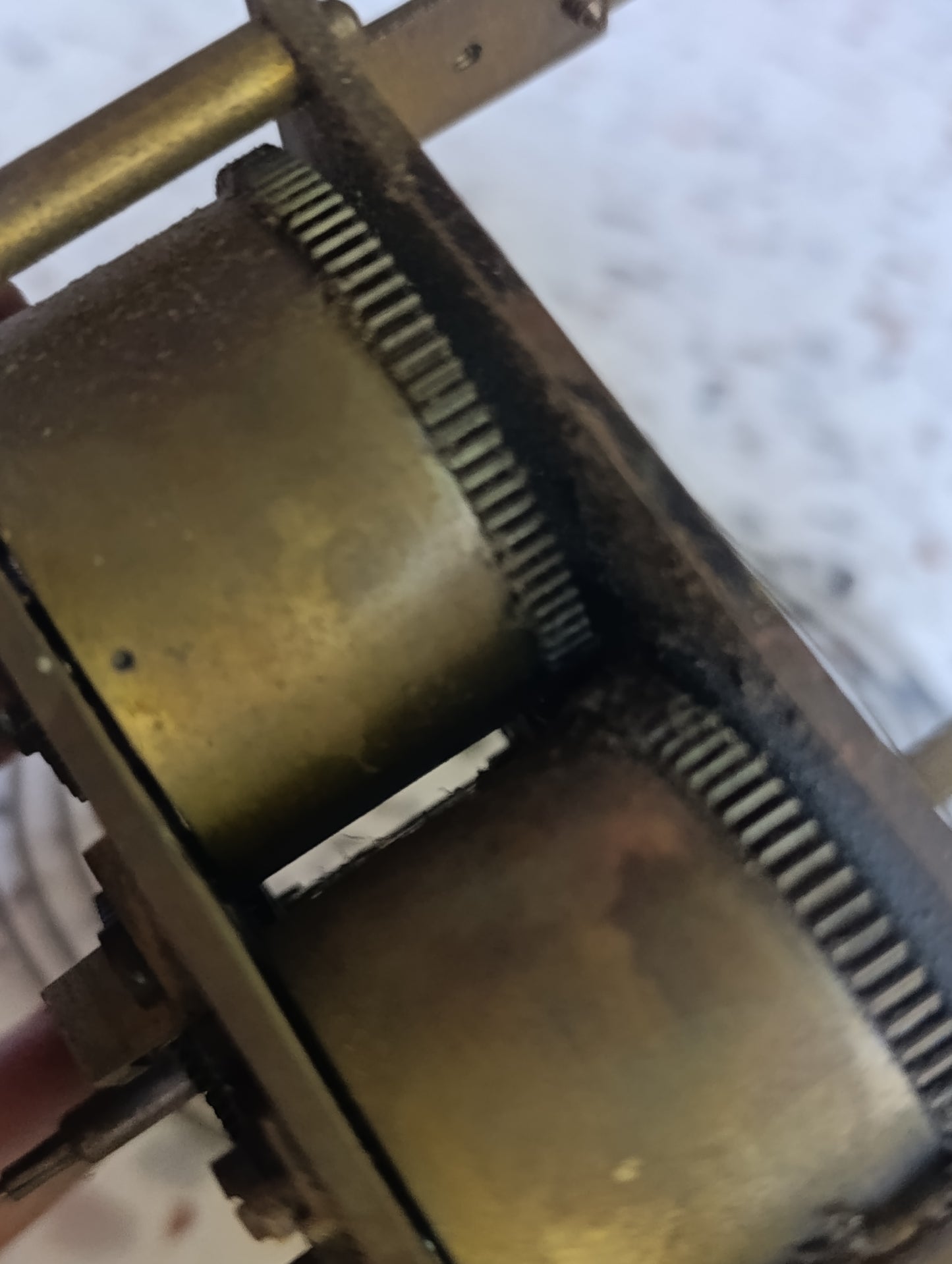 Mécanisme d’horloge ancienne avec aiguilles et pièces détachées pour restauration – 10,2 cm