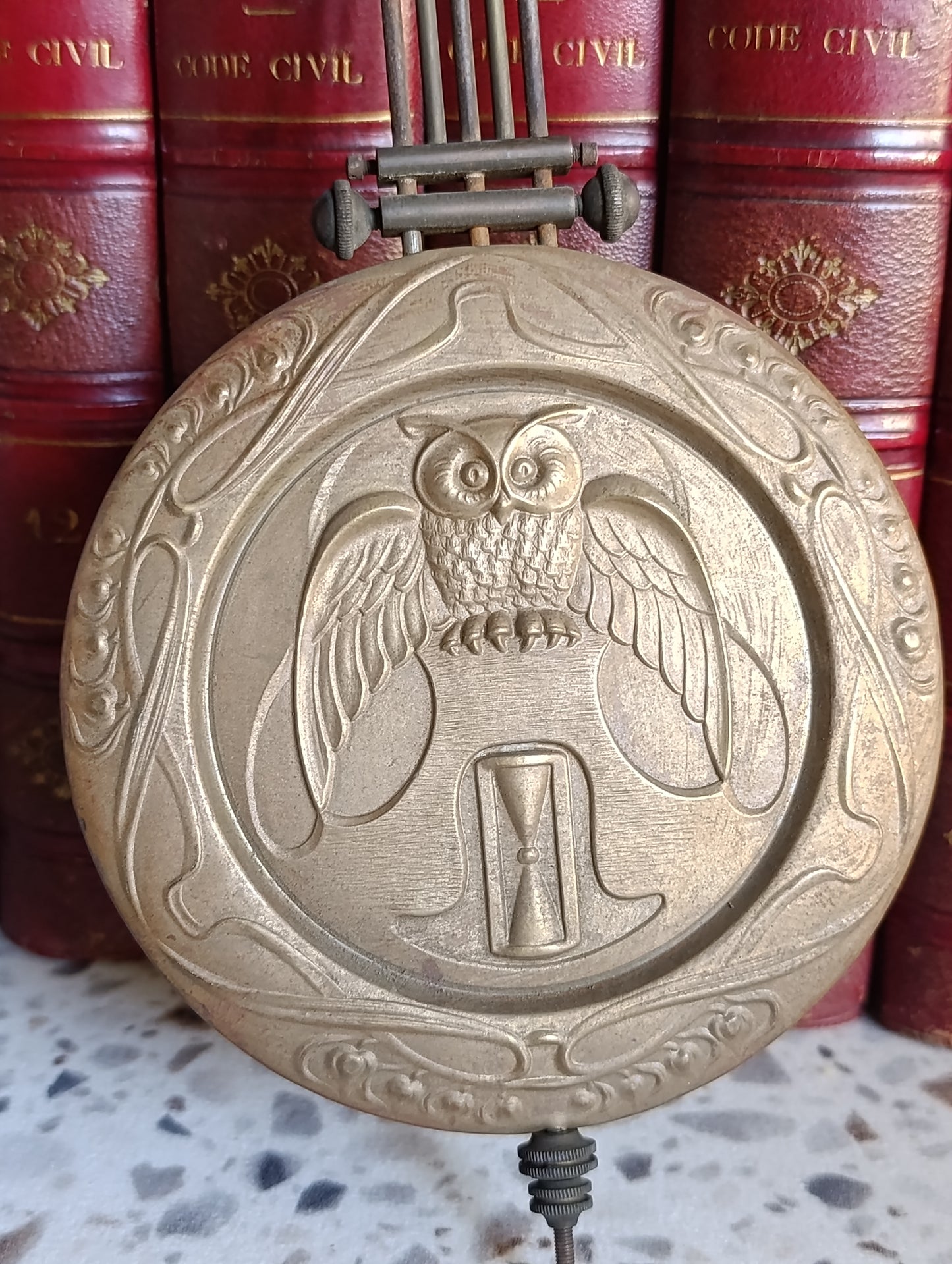 Balancier lyre ancien de pendule à décor hibou – Style Art Nouveau
