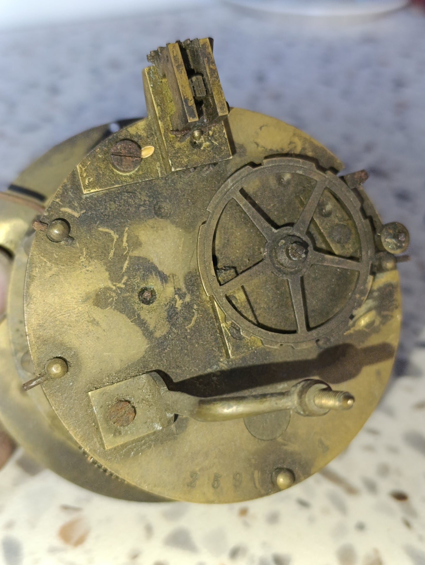 Lot de 4 mouvements d'horloge anciens et mécanisme électromagnétique pour pièces ou restauration