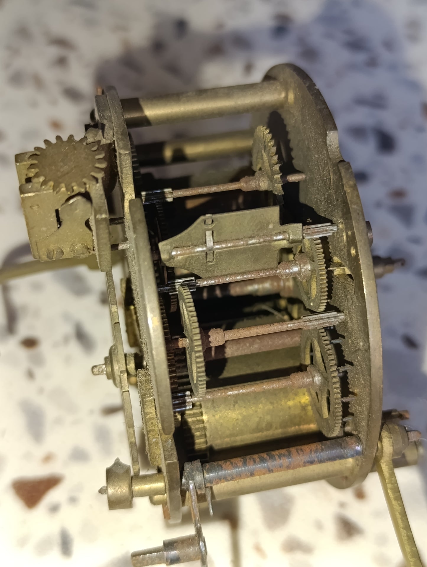 Lot de 4 mouvements d'horloge anciens et mécanisme électromagnétique pour pièces ou restauration