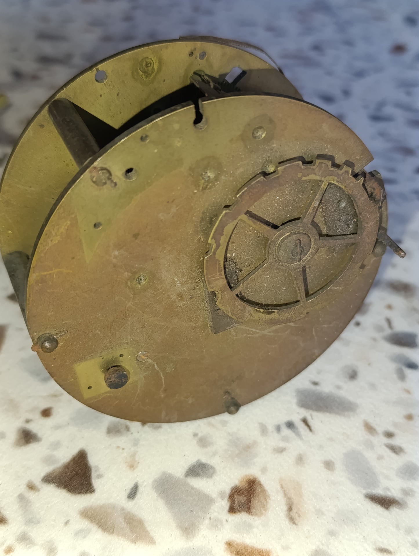 Lot de 4 mouvements d'horloge anciens et mécanisme électromagnétique pour pièces ou restauration