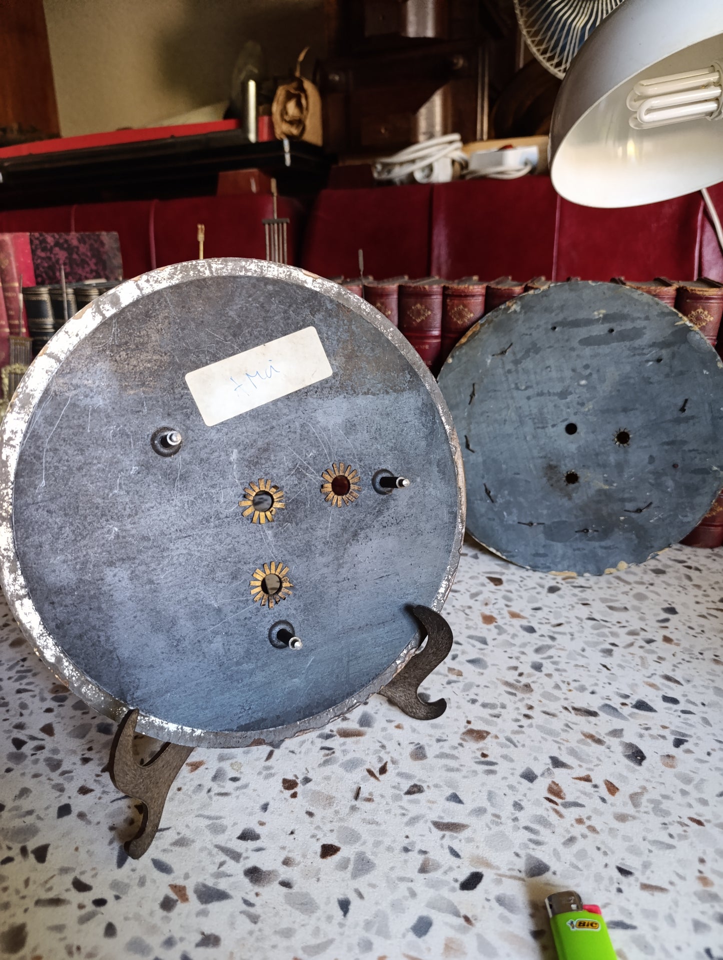 Lot de 2 cadrans anciens de pendule en émail – Ø 25,4 cm – Pour restauration