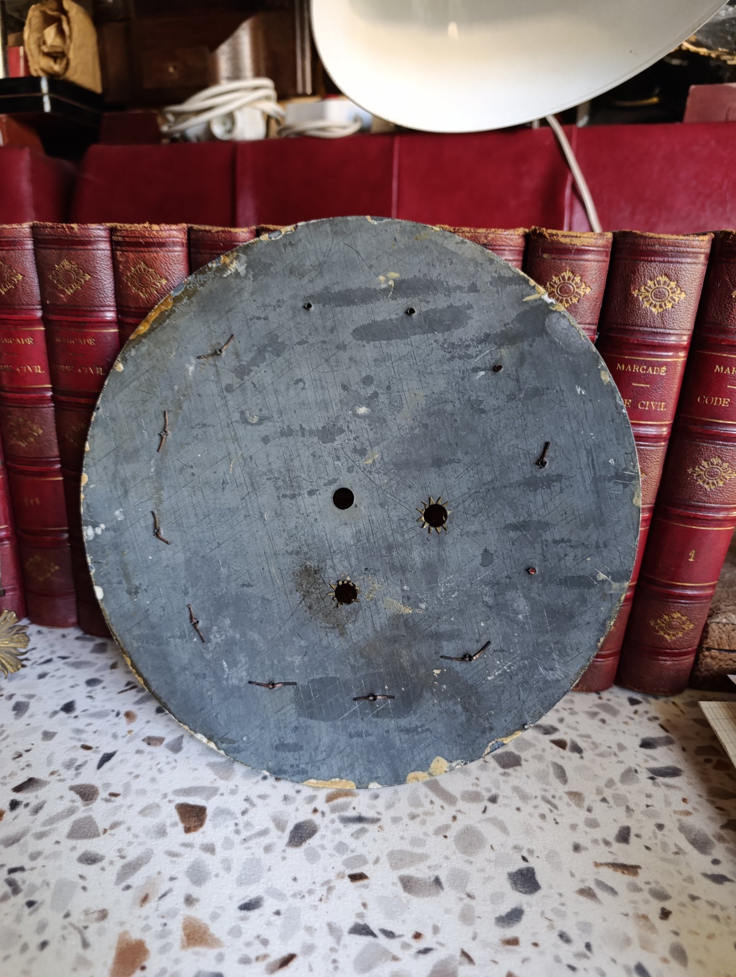Lot de 2 cadrans anciens de pendule en émail – Ø 25,4 cm – Pour restauration