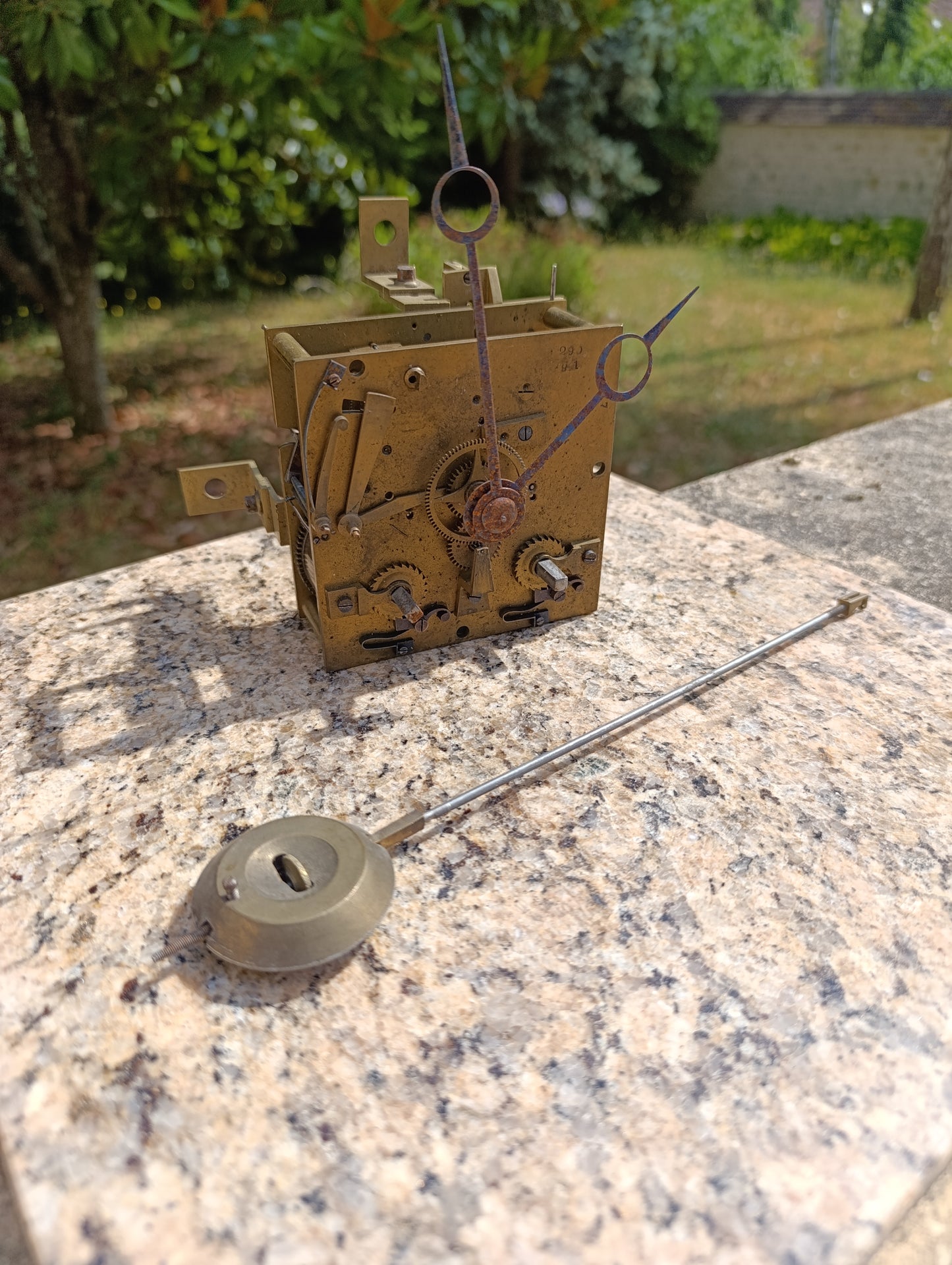Mouvement ancien de pendule Lamy Frères – Grande Médaille d'Honneur – Mécanisme 2 trains avec balancier – 10,1 cm