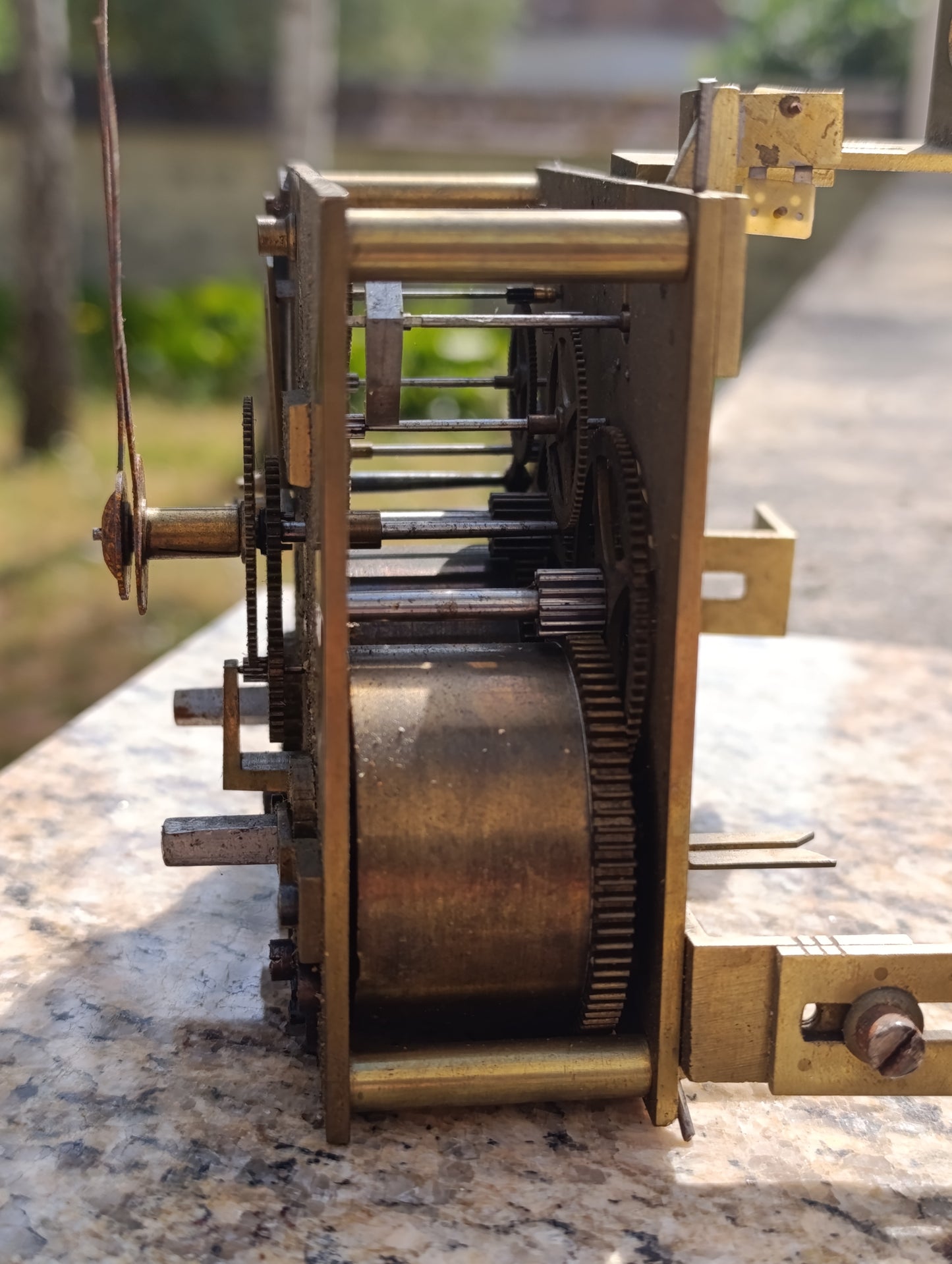 Mouvement ancien de pendule Lamy Frères – Grande Médaille d'Honneur – Mécanisme 2 trains avec balancier – 10,1 cm