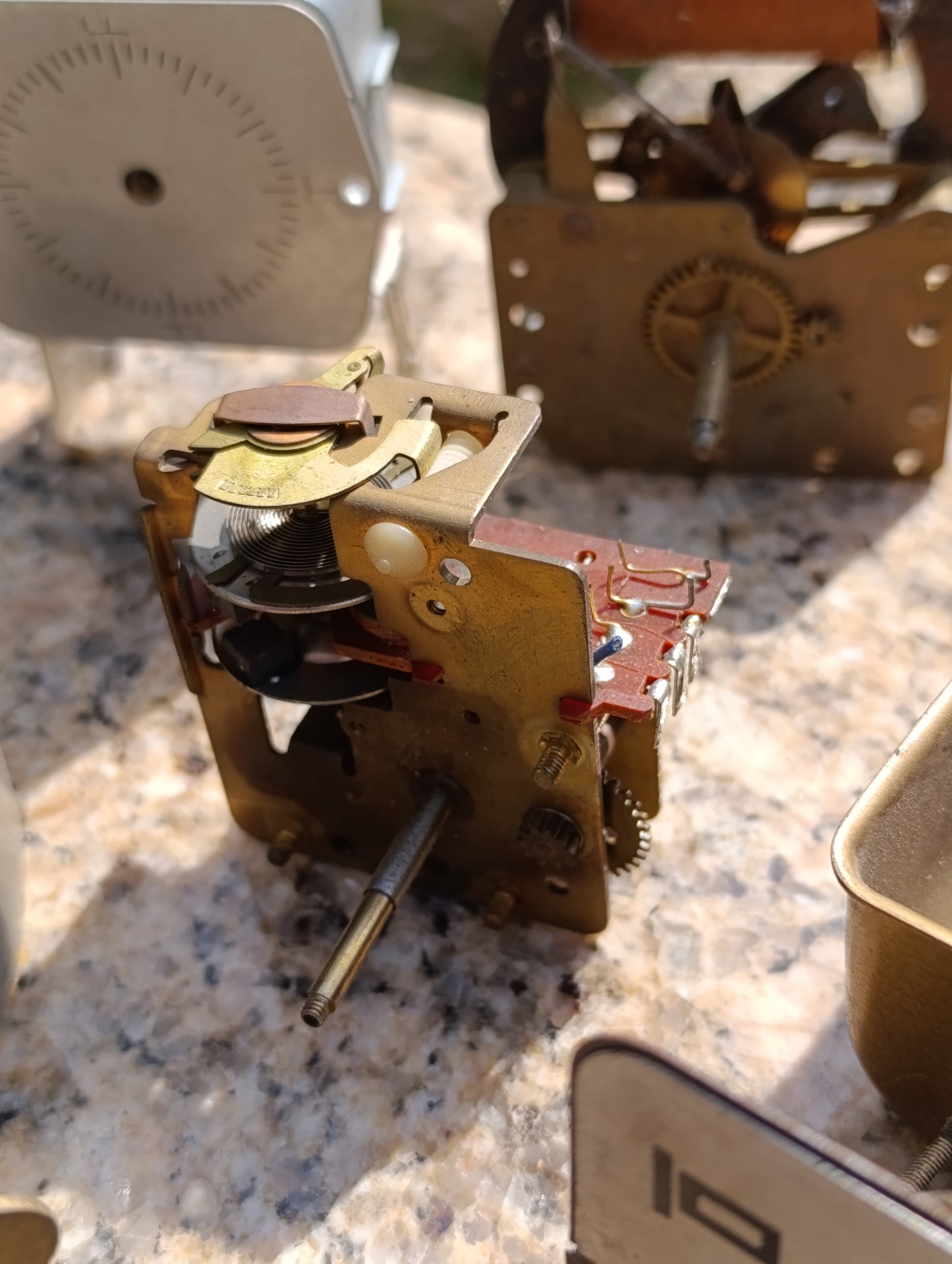 Lot de 7 mécanismes anciens d'horloge et de réveil – Pièces détachées et restauration