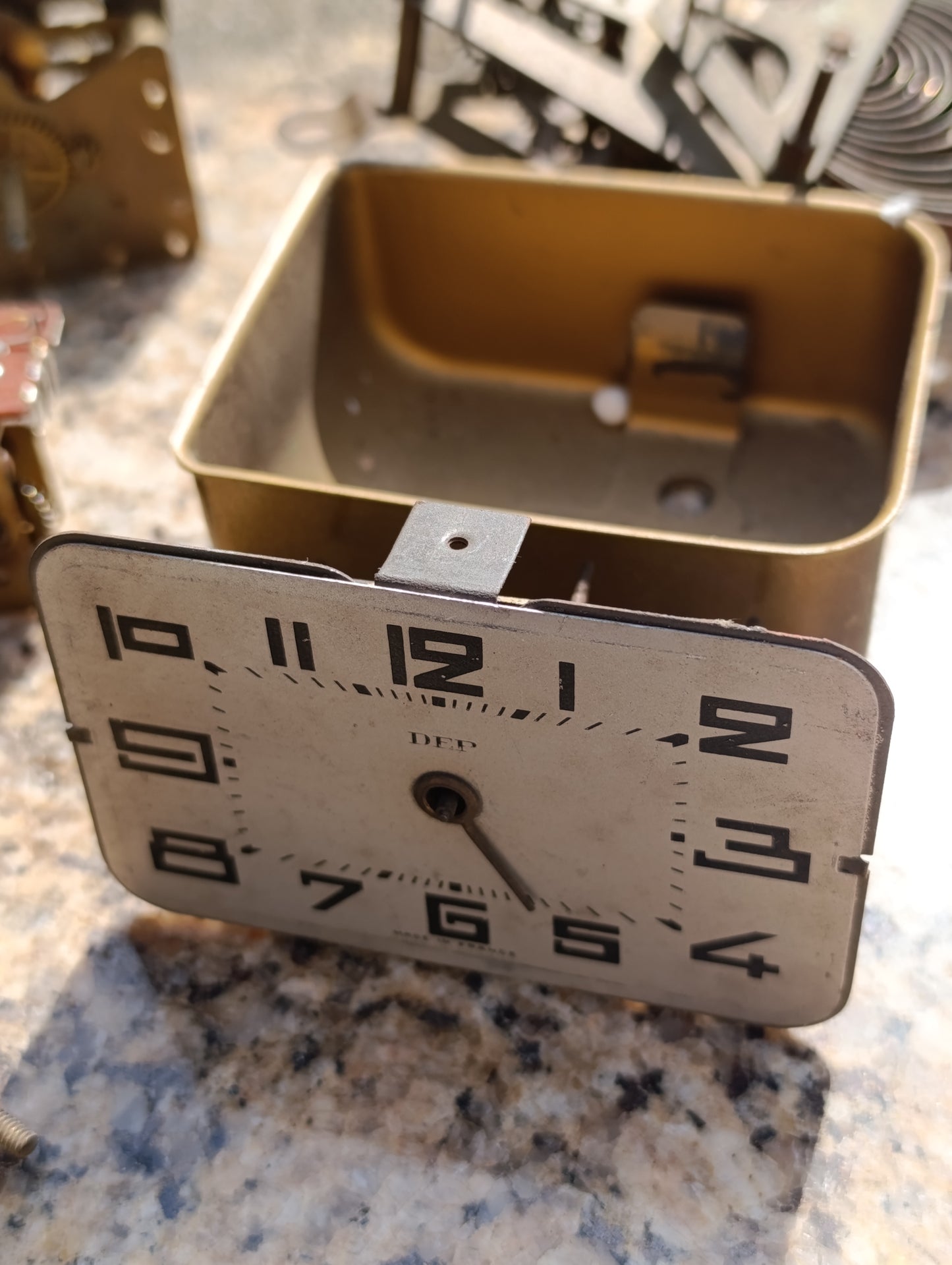 Lot de 7 mécanismes anciens d'horloge et de réveil – Pièces détachées et restauration