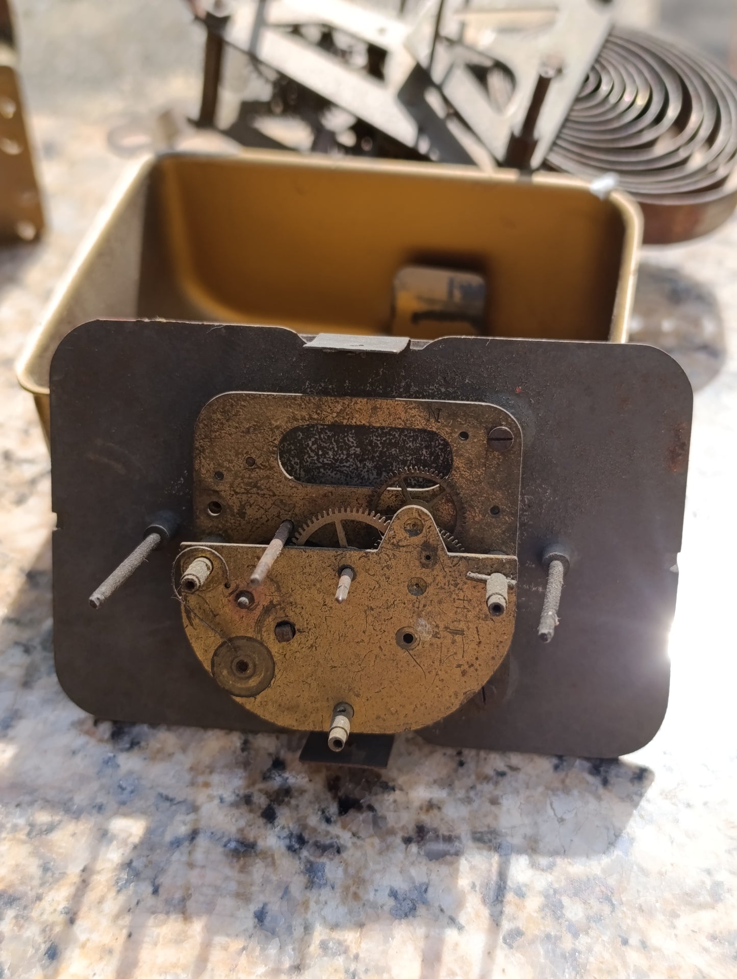 Lot de 7 mécanismes anciens d'horloge et de réveil – Pièces détachées et restauration