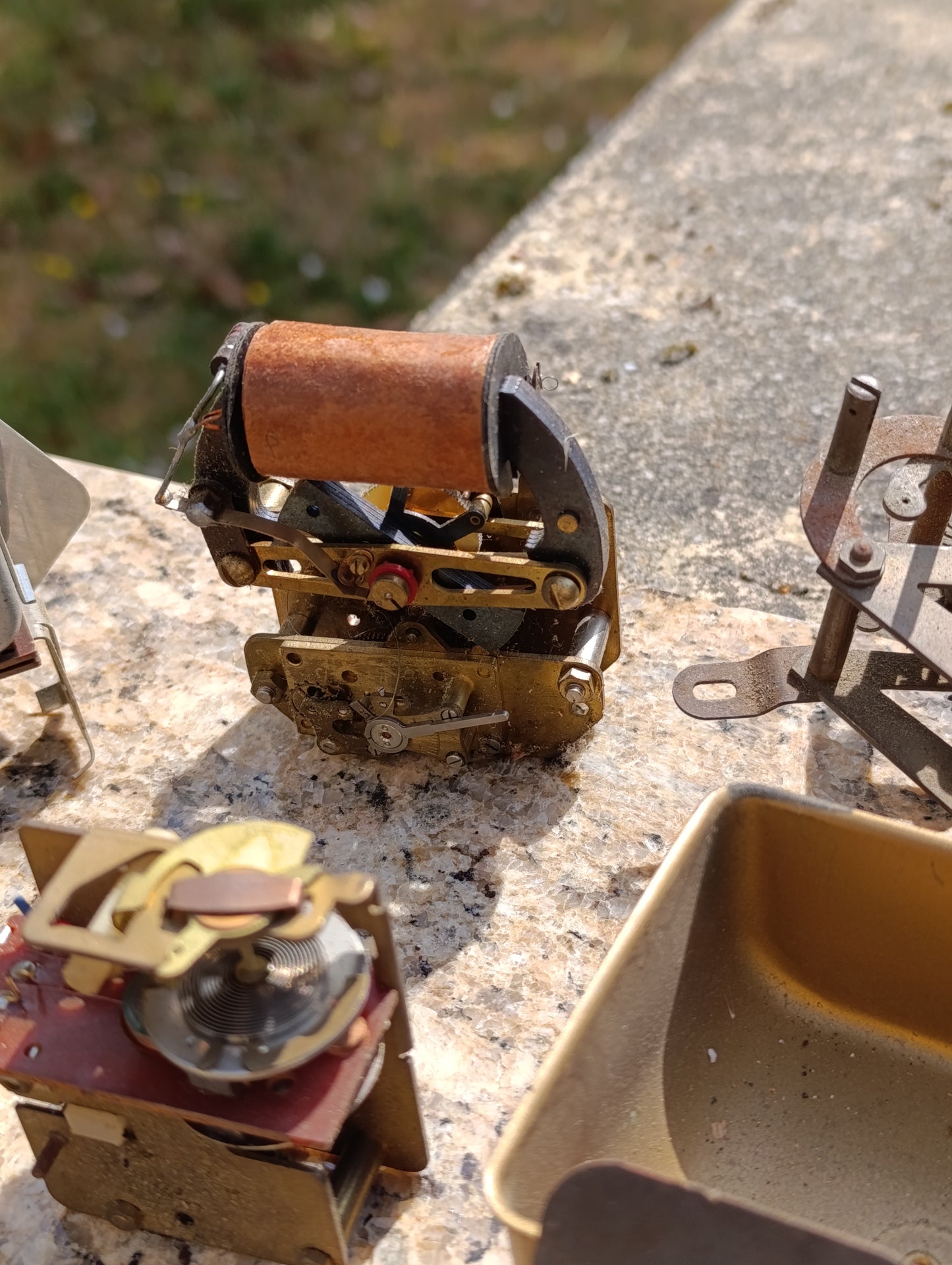 Lot de 7 mécanismes anciens d'horloge et de réveil – Pièces détachées et restauration