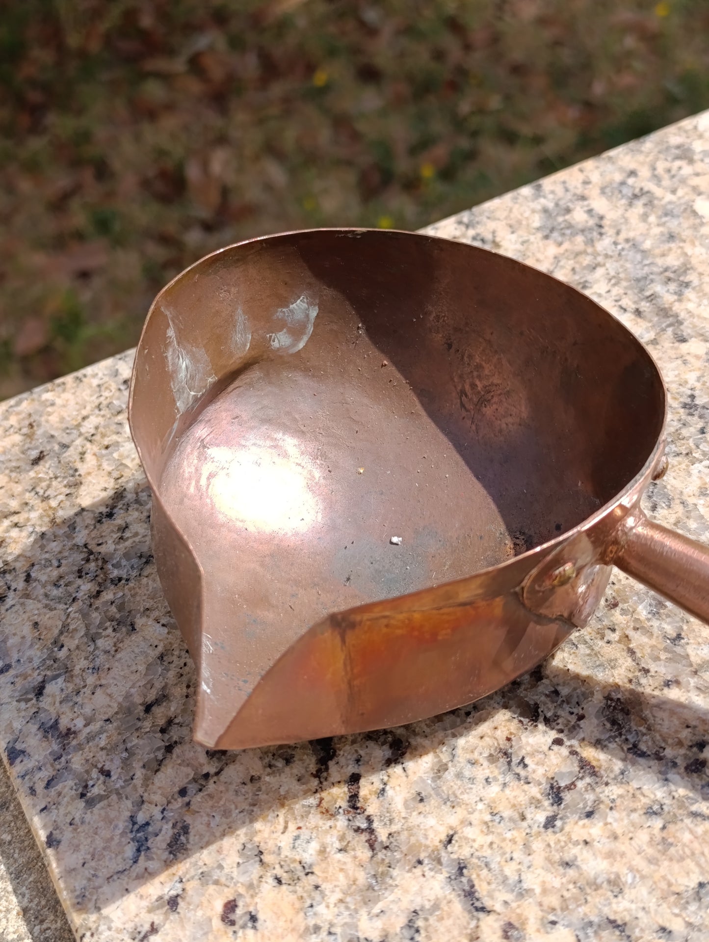 Cuillère à sucre ancienne en cuivre avec manche en bois – Poêlon ancien de cuisine