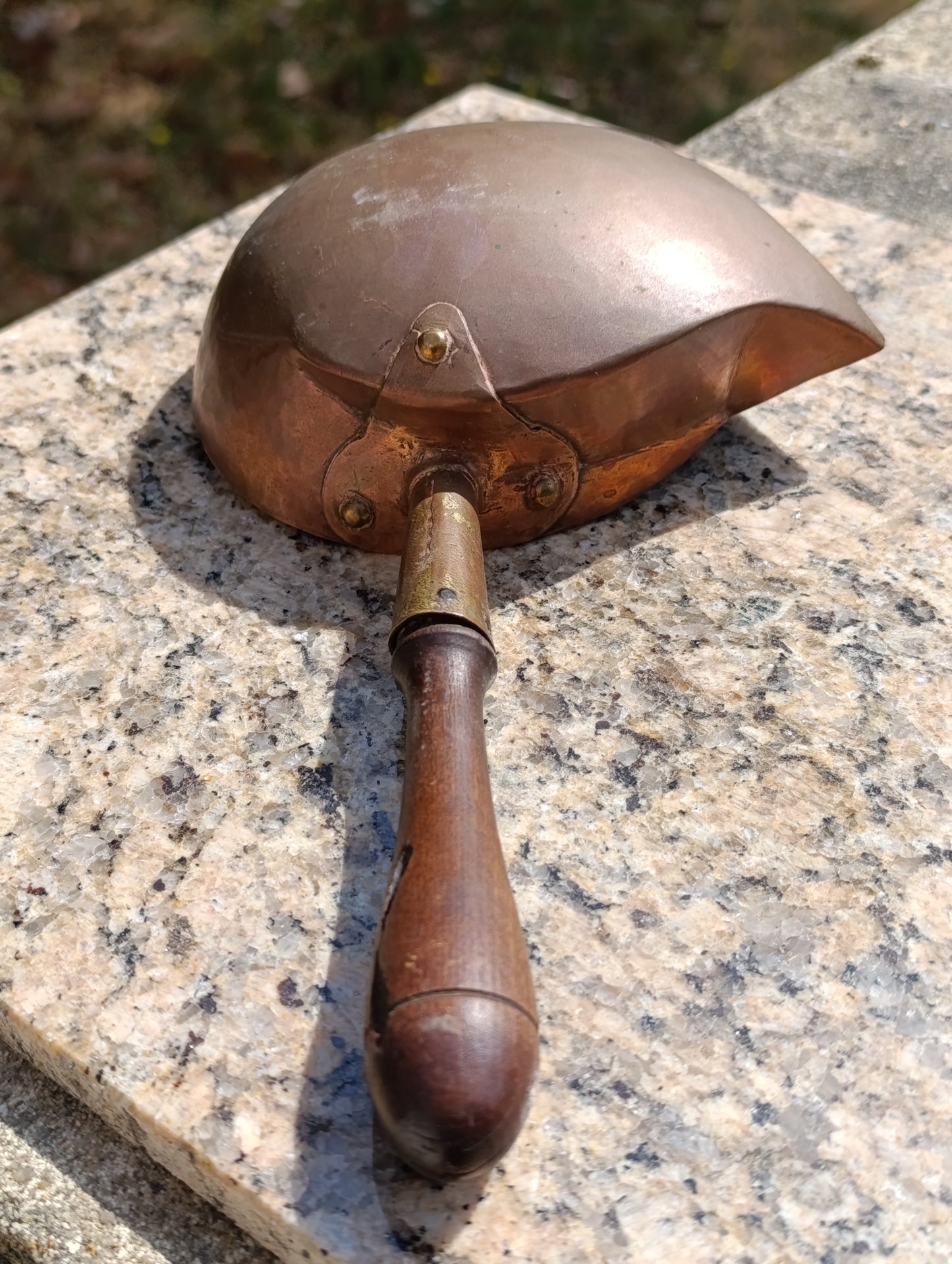 Cuillère à sucre ancienne en cuivre avec manche en bois – Poêlon ancien de cuisine
