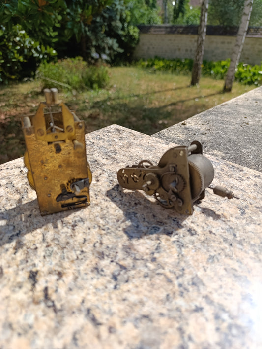 Lot de 2 mécanismes anciens d'horlogerie – Mouvement d'horloge et mécanisme de réveil pour pièces ou restauration