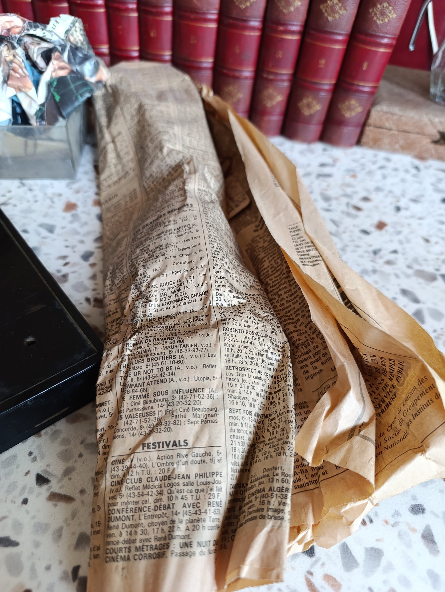 Lot de pièces détachées pour horloge ancienne – Colonnes en bois, cadrans, lunettes, boîtier, mécanisme et accessoires