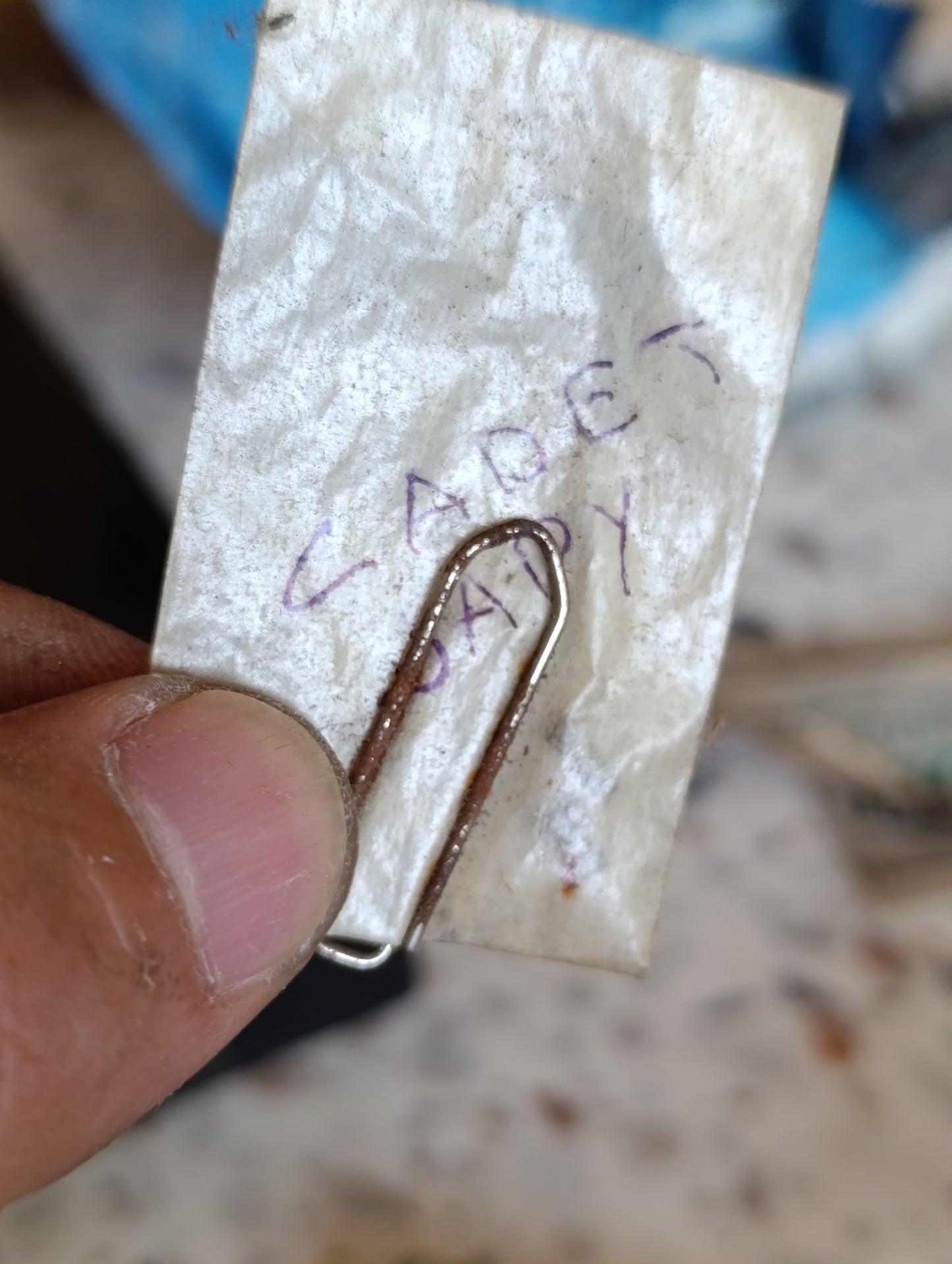 Lot de pièces d'horlogerie anciennes – Spiraux, rouages, composants