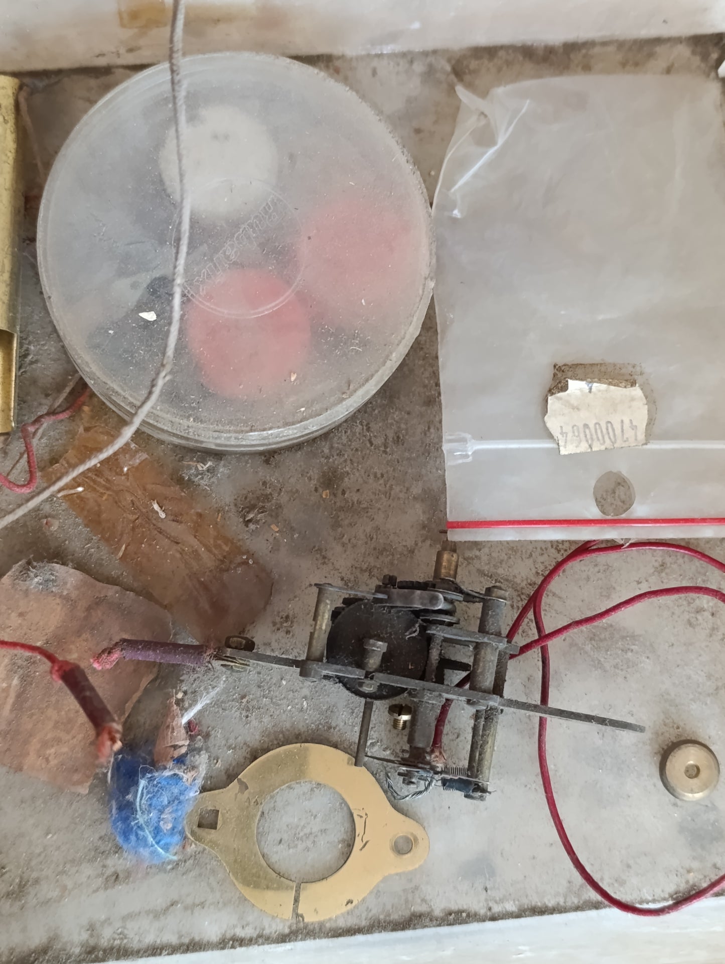 Lot de pièces d'horloge Bulle Clock – Cadran, mécanismes et composants anciens pour restauration