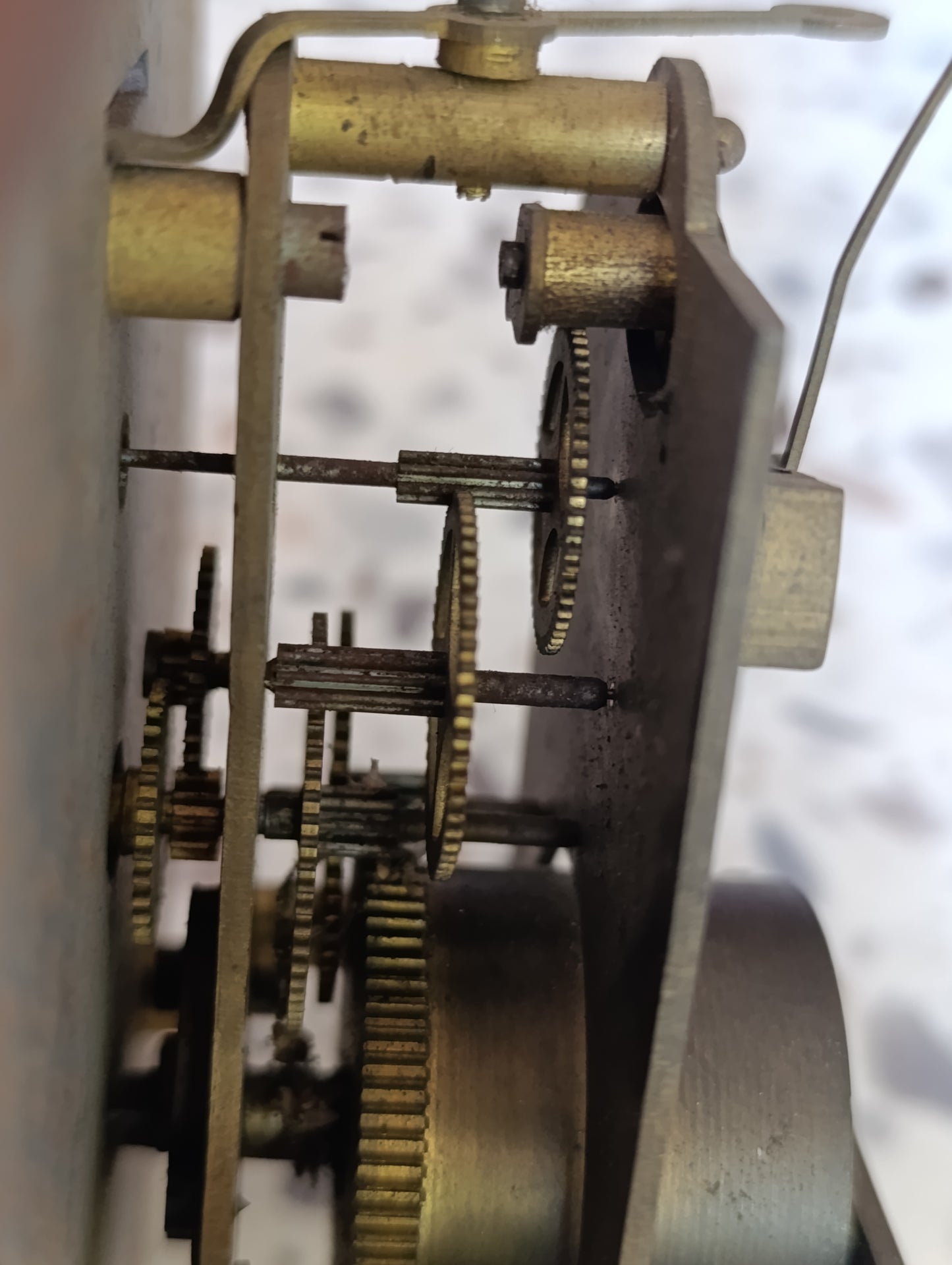 Mouvement d'horloge ancienne à balancier avec cadran émaillé – Pour restauration ou pièces