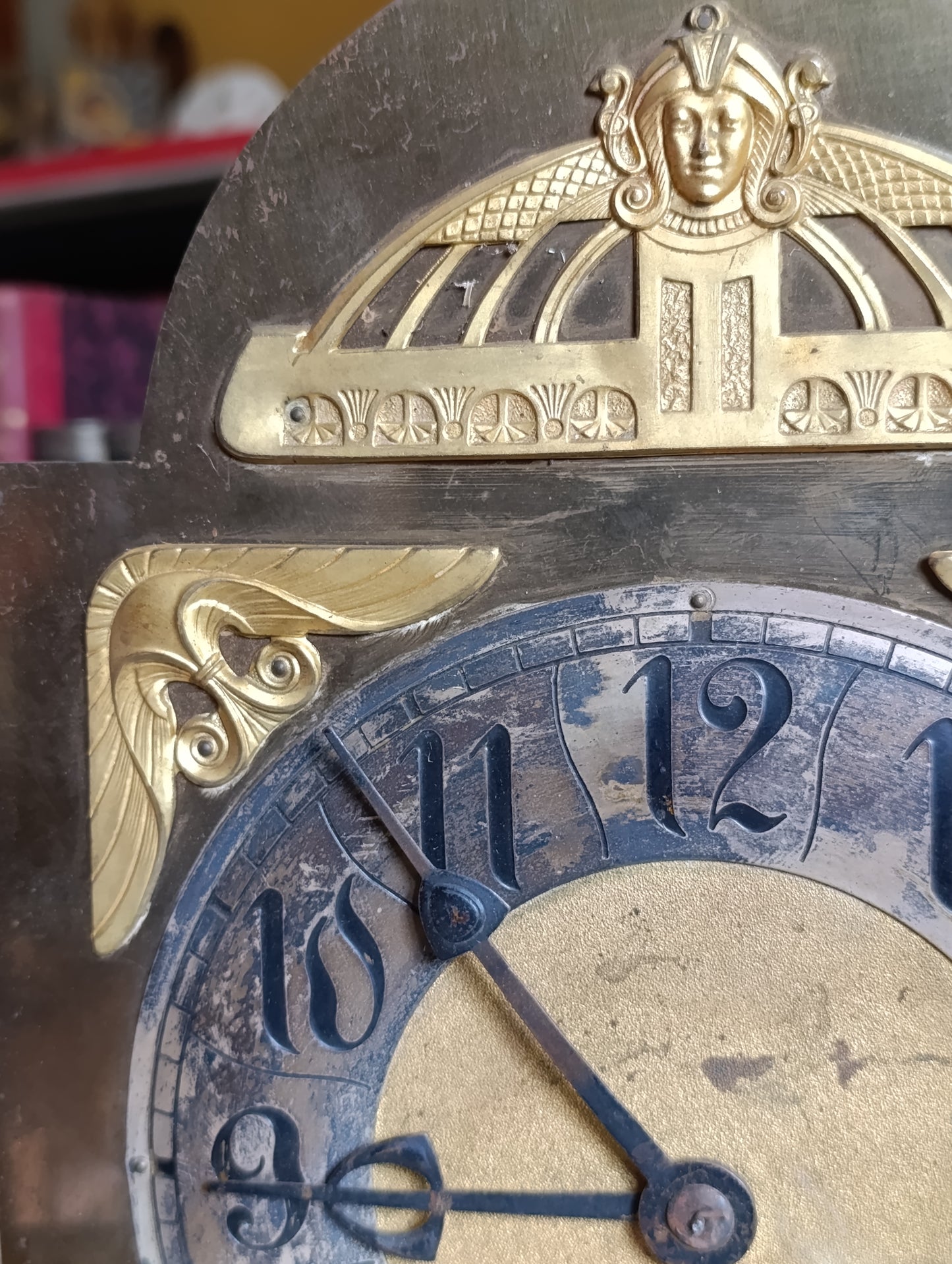 Platine de cadran Art Déco ancienne avec mécanisme de sonnerie, aiguilles et timbre – Horloge à restaurer
