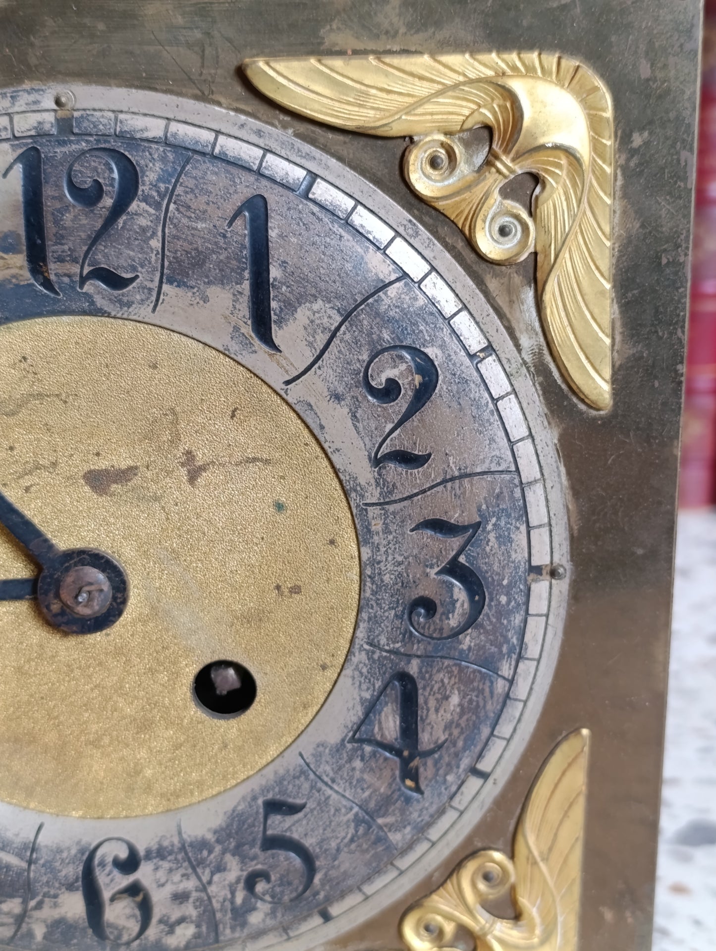 Platine de cadran Art Déco ancienne avec mécanisme de sonnerie, aiguilles et timbre – Horloge à restaurer