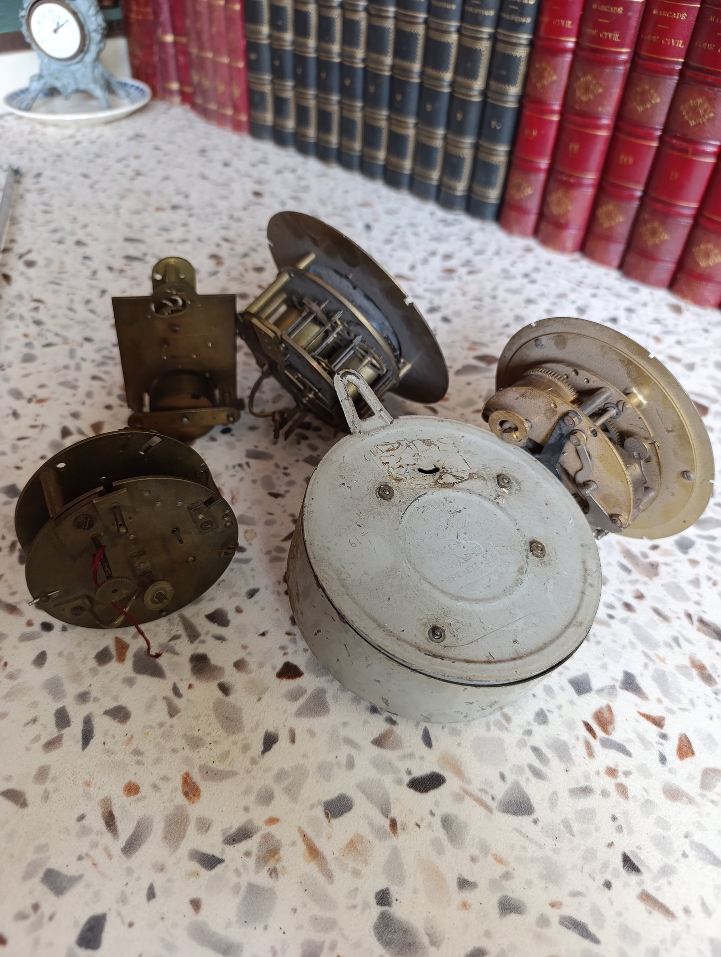 Lot de 5 mécanismes d’horloges et réveils anciens avec cadrans – Pour pièces ou restauration