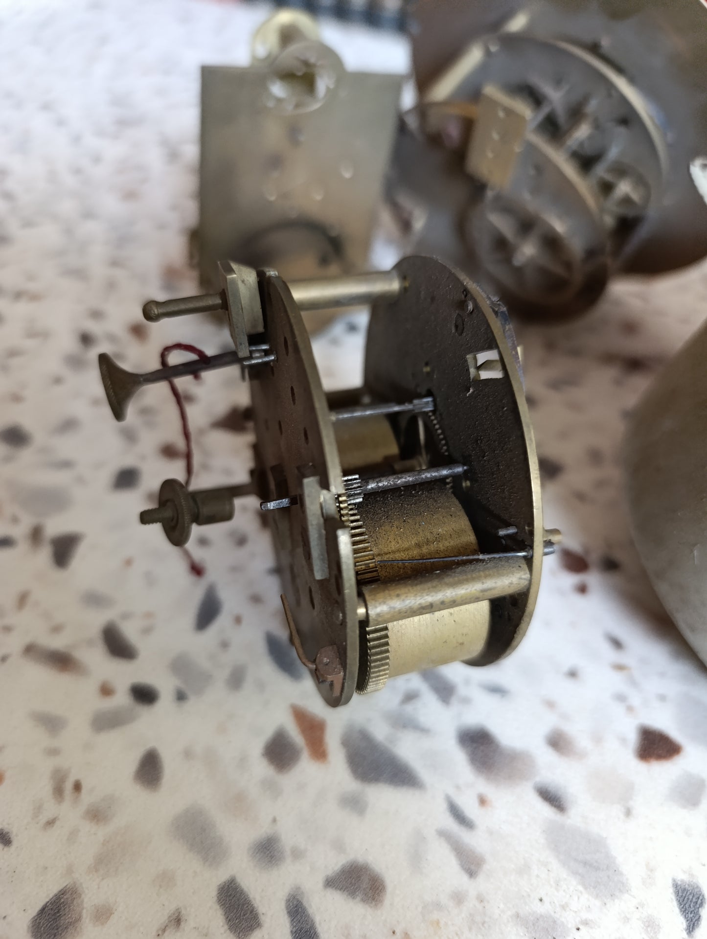 Lot de 5 mécanismes d’horloges et réveils anciens avec cadrans – Pour pièces ou restauration