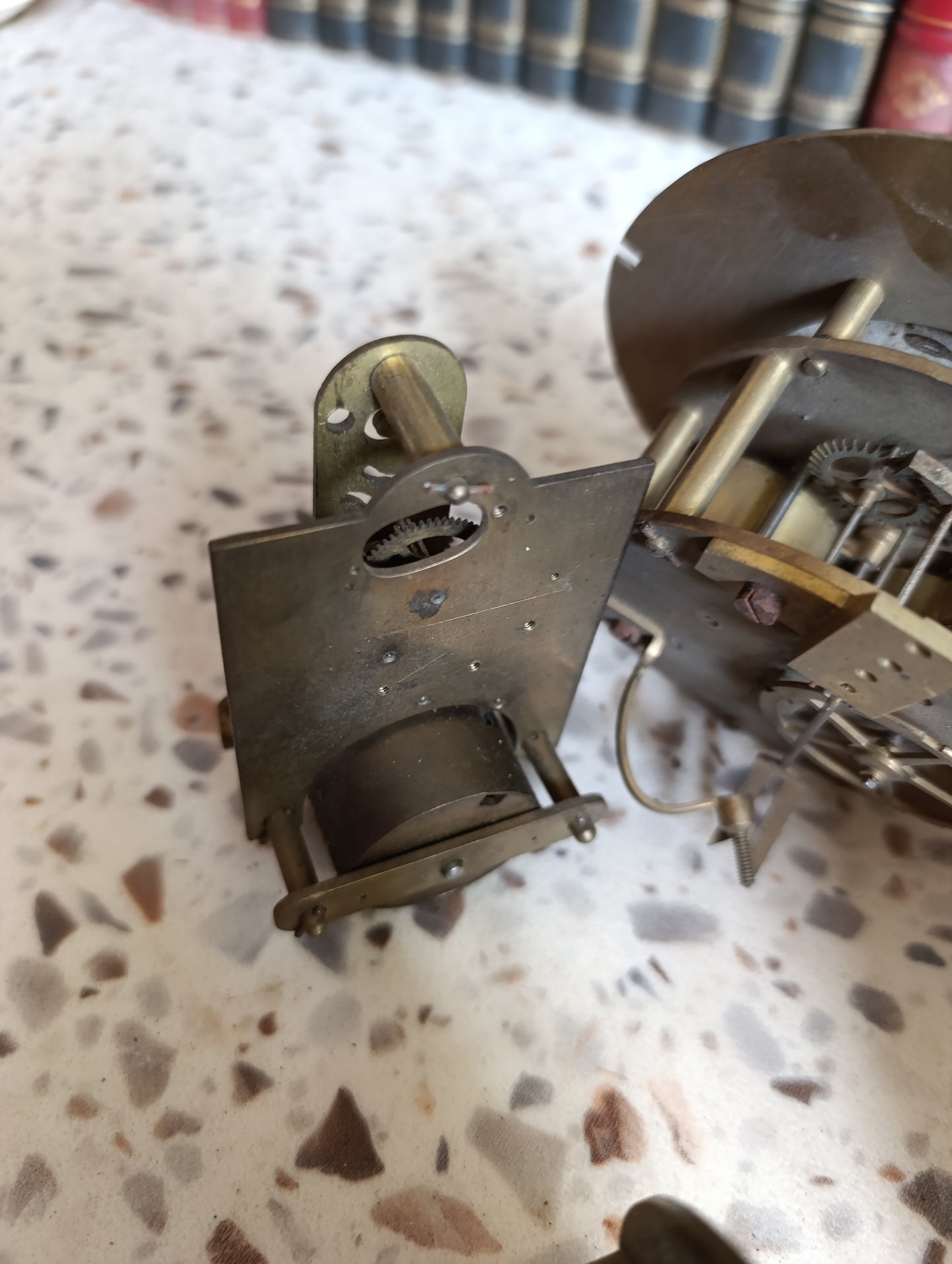 Lot de 5 mécanismes d’horloges et réveils anciens avec cadrans – Pour pièces ou restauration