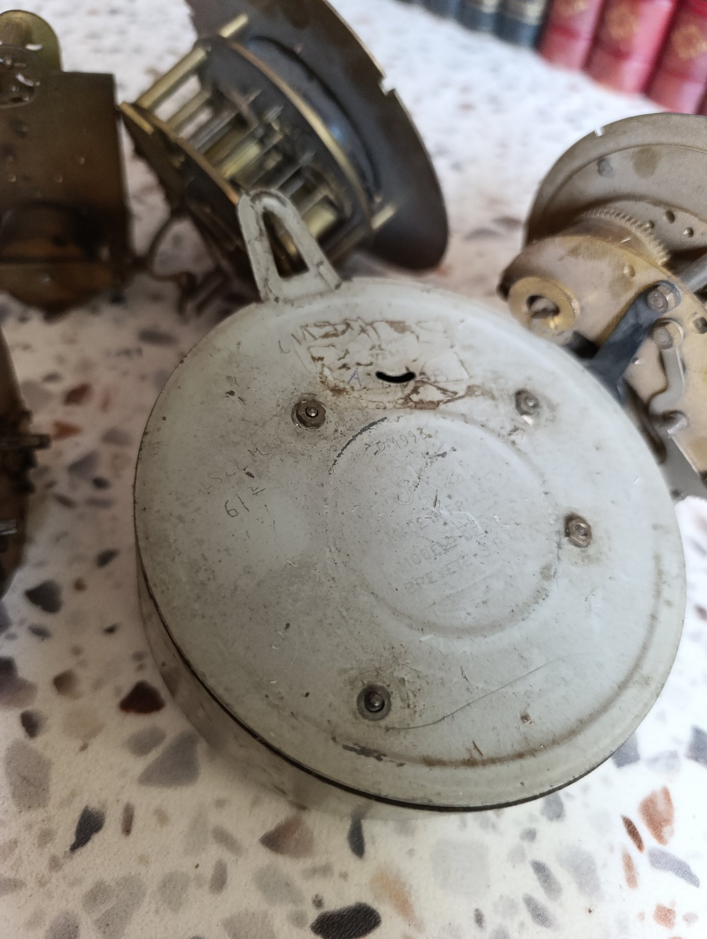 Lot de 5 mécanismes d’horloges et réveils anciens avec cadrans – Pour pièces ou restauration