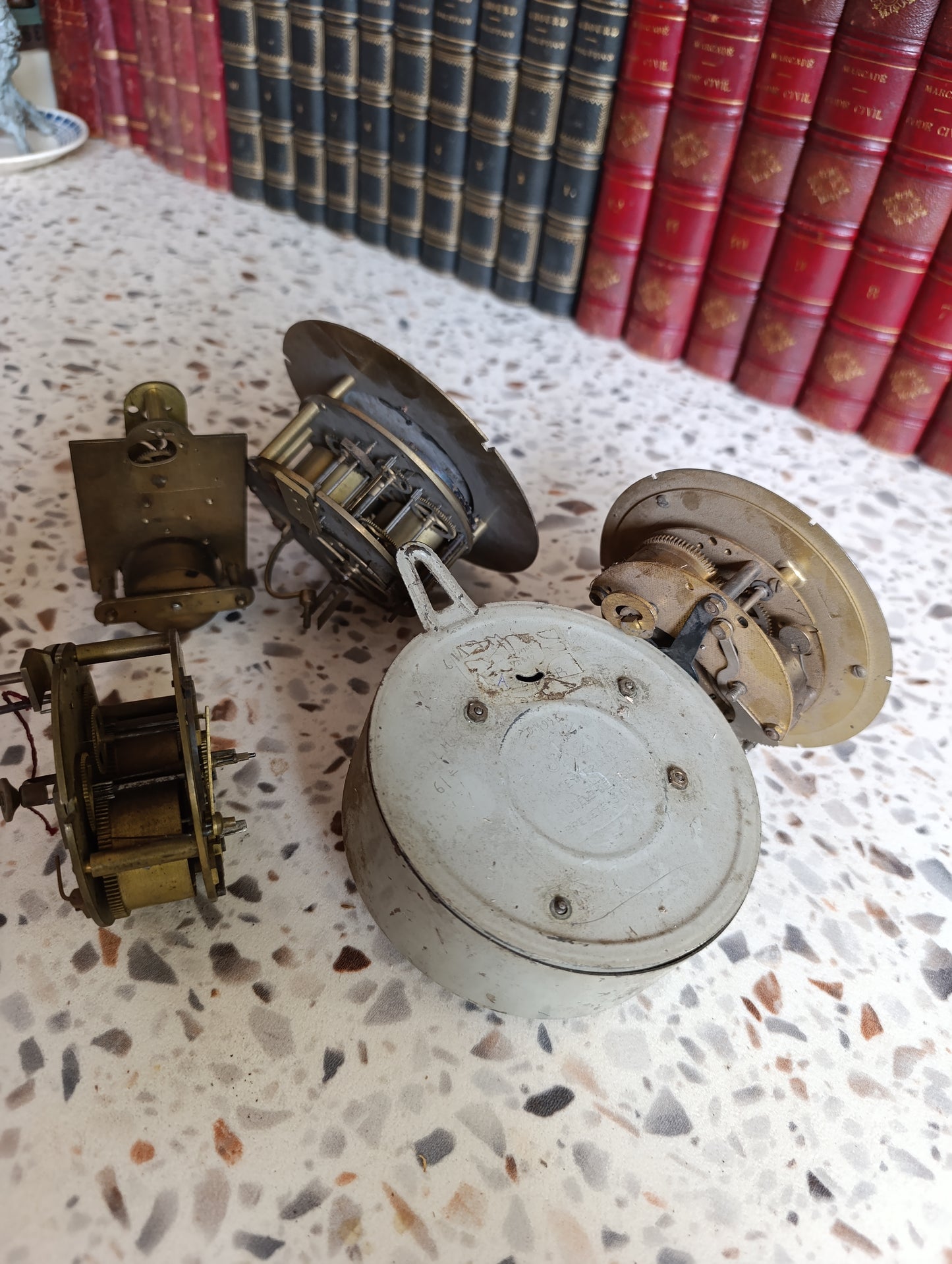 Lot de 5 mécanismes d’horloges et réveils anciens avec cadrans – Pour pièces ou restauration
