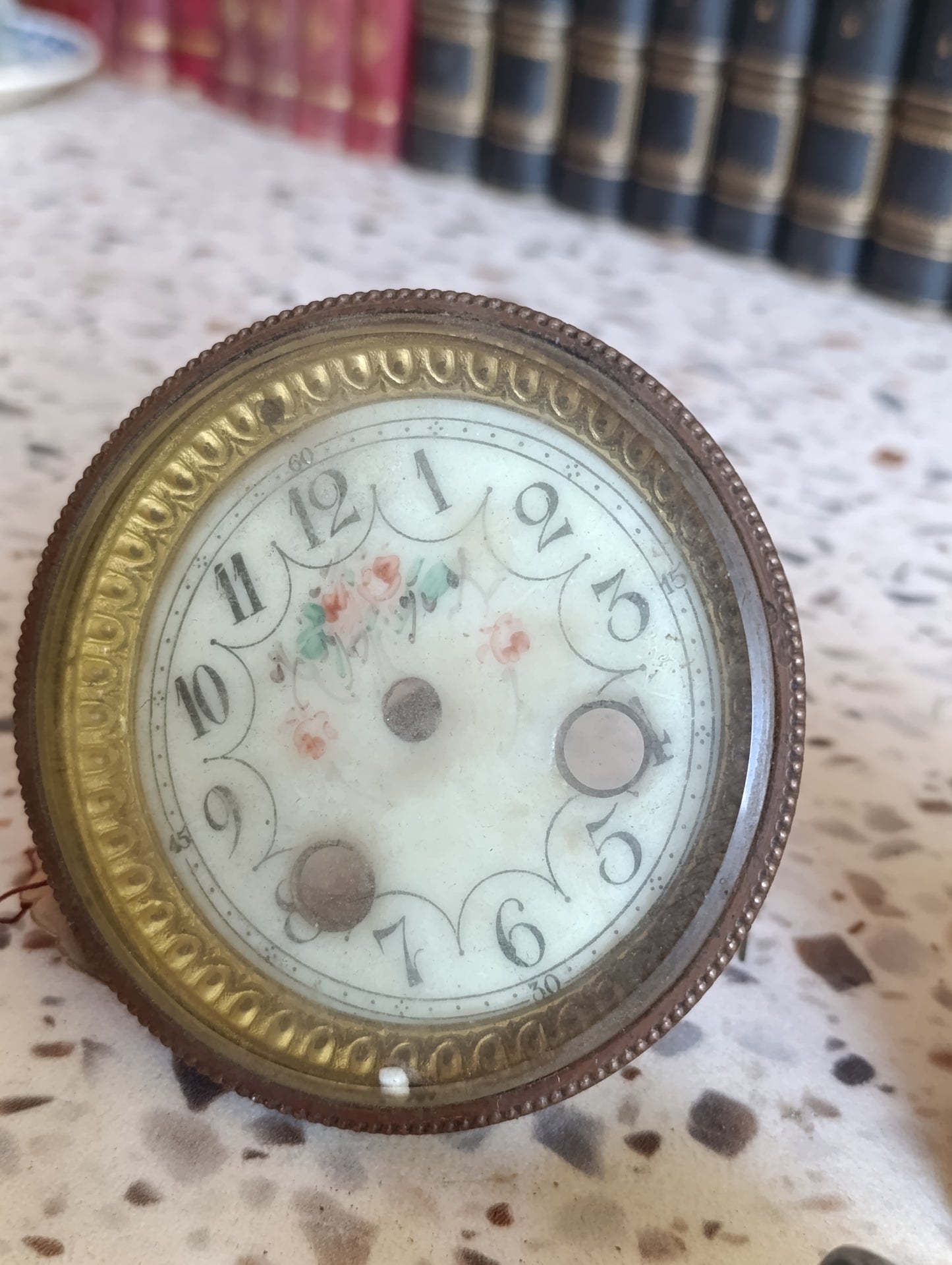 Lot de cadran et deux mécanismes d’horloge ancienne AG-JAZ – Cadran émaillé décor floral – Pour restauration