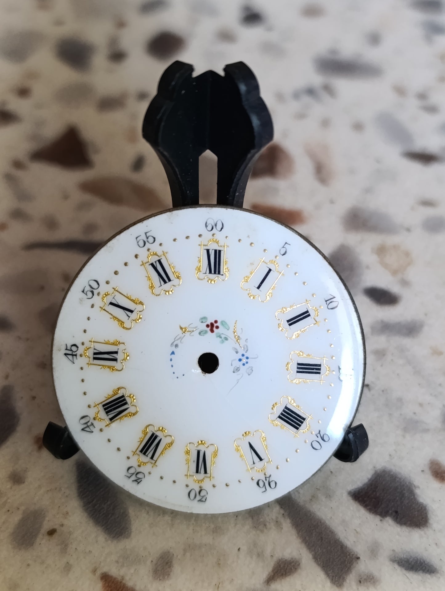 Cadran émaillé ancien à décor fleuri et chiffres romains dorés Ø 5 cm – Horlogerie ancienne