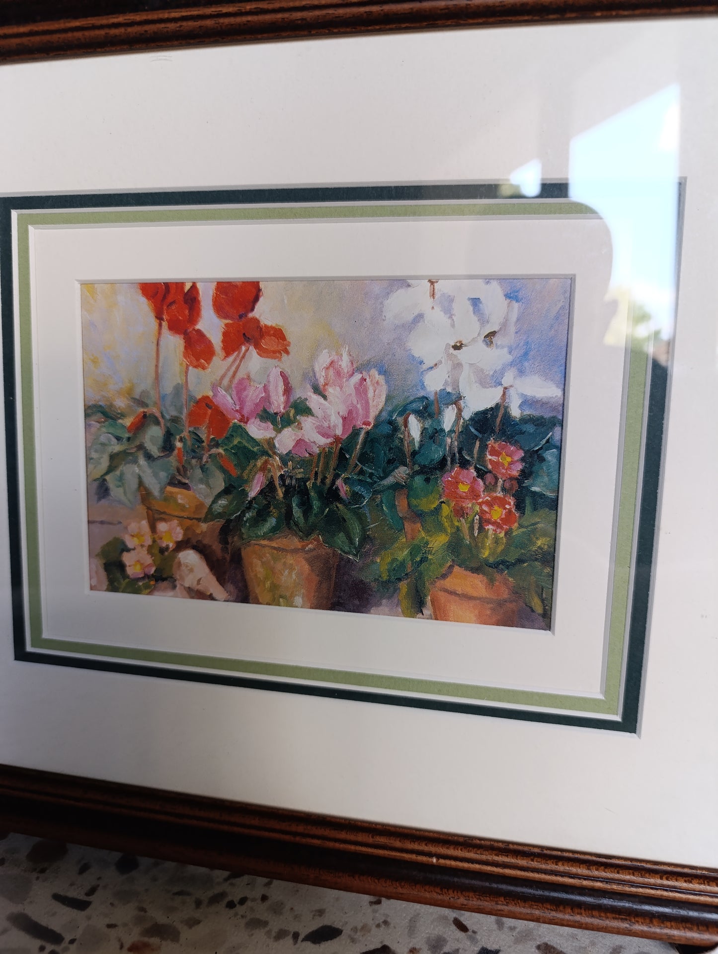 Tableau encadré nature morte aux cyclamens et fleurs – décoration florale 35,2 x 30,2 cm