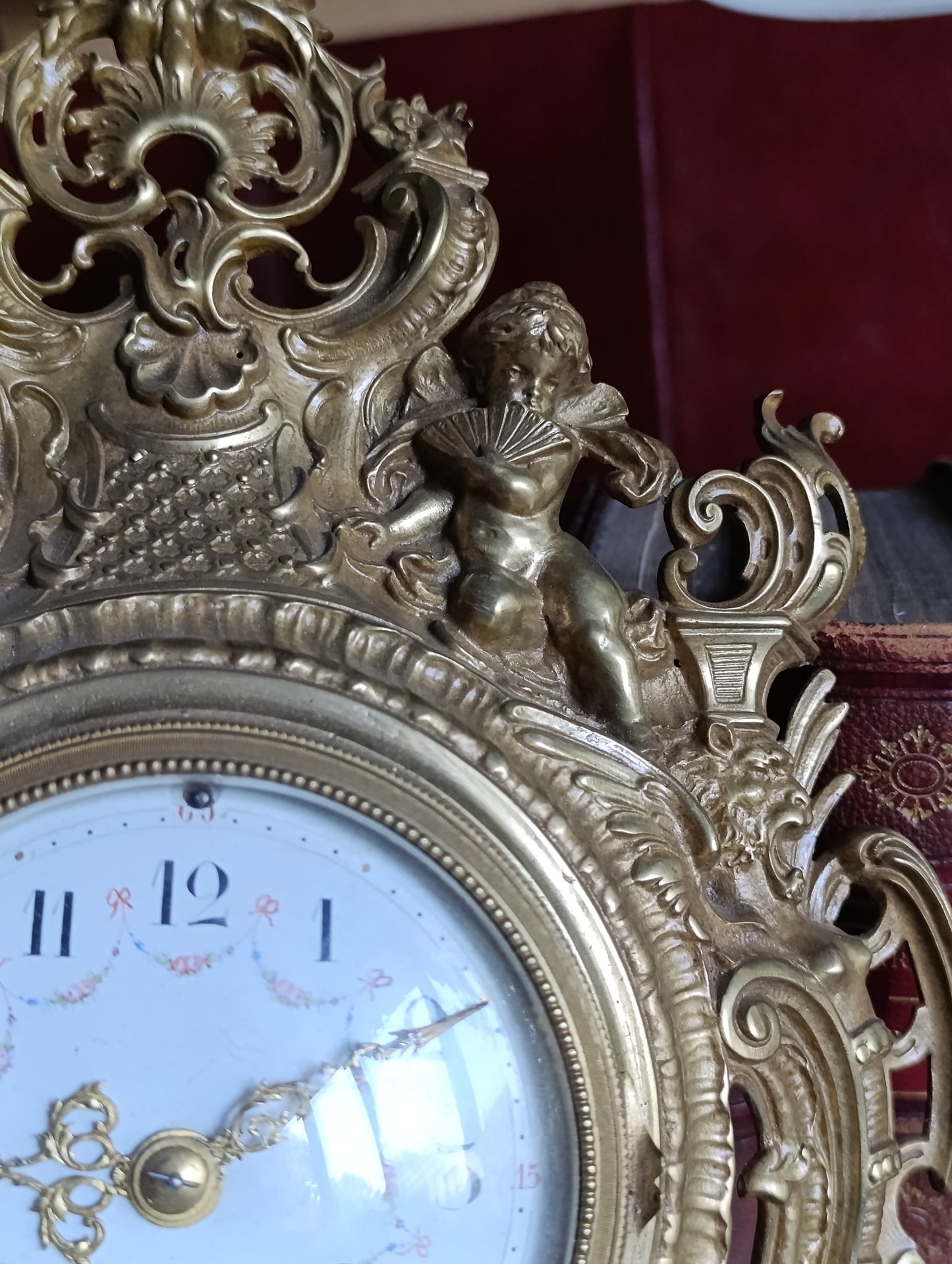 Cartel mural ancien style Louis XV en bronze doré avec mouvement Jaz LF – Fonctionnel avec clé et balancier