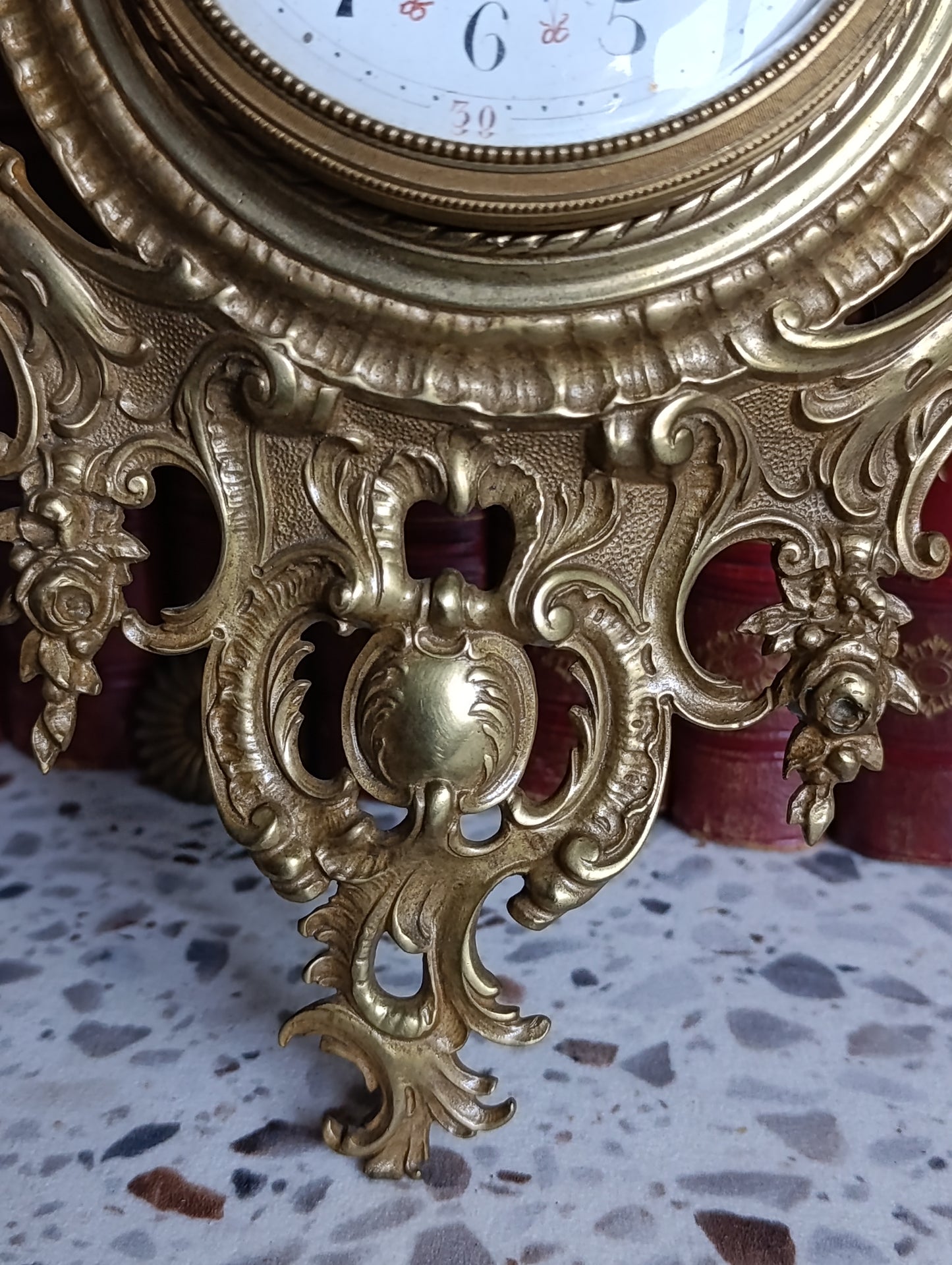 Cartel mural ancien style Louis XV en bronze doré avec mouvement Jaz LF – Fonctionnel avec clé et balancier