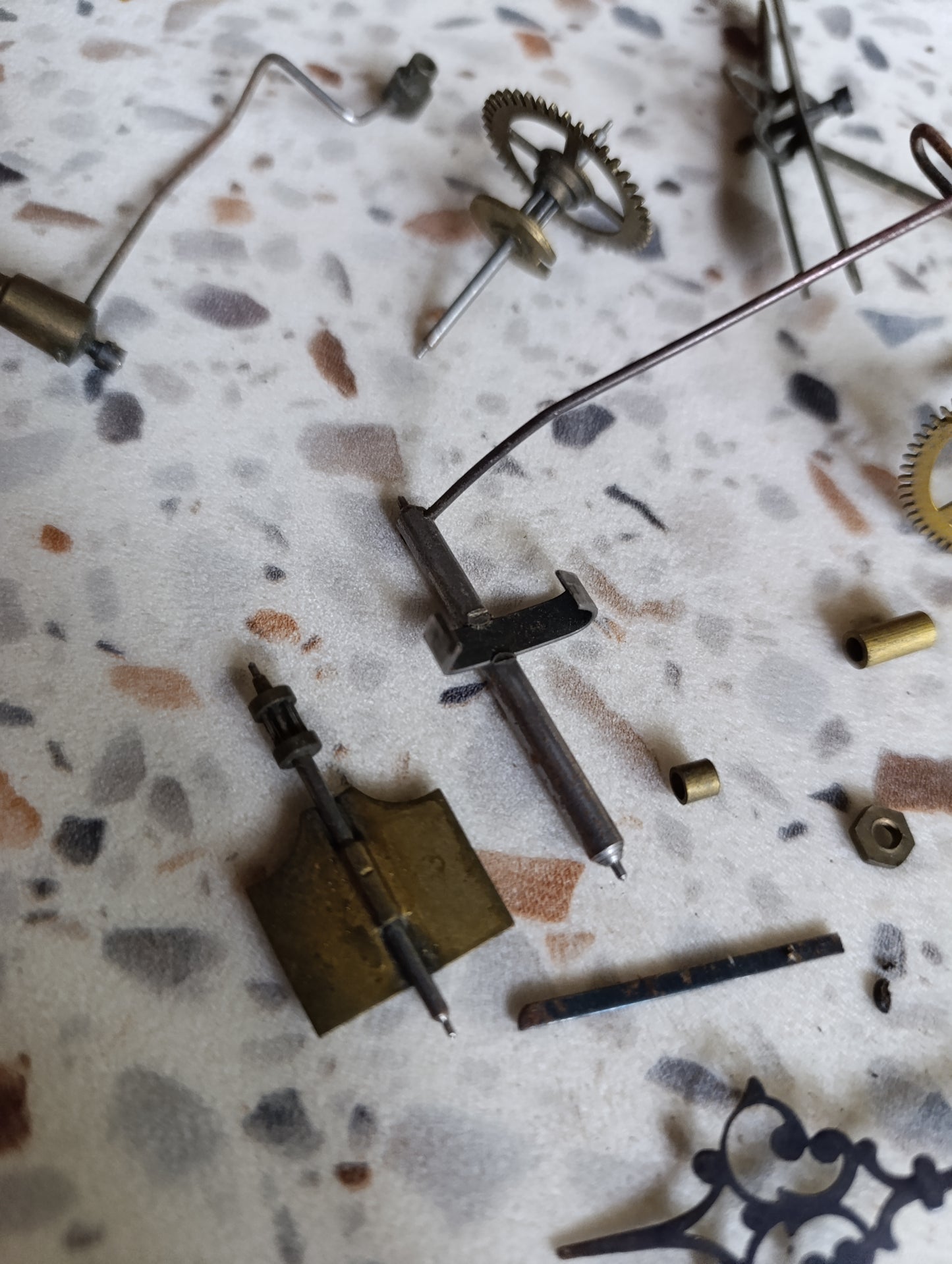 Lot de pièces anciennes d'horlogerie pour pendule