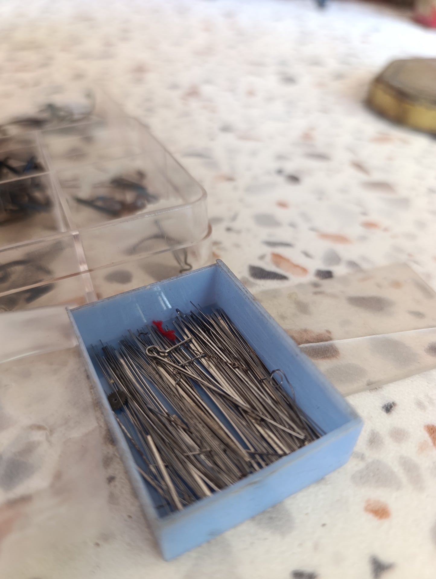 Lot de pièces détachées pour réveils et horlogerie BERGEON Swiss Made – Ressorts, axes, goupilles et composants assortis