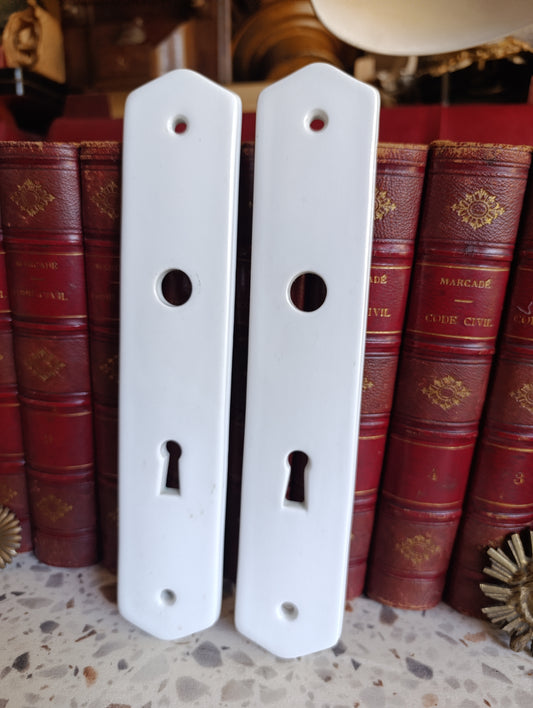 Paire de plaques de propreté anciennes en porcelaine blanche J.M. Made in France – Entrée de serrure