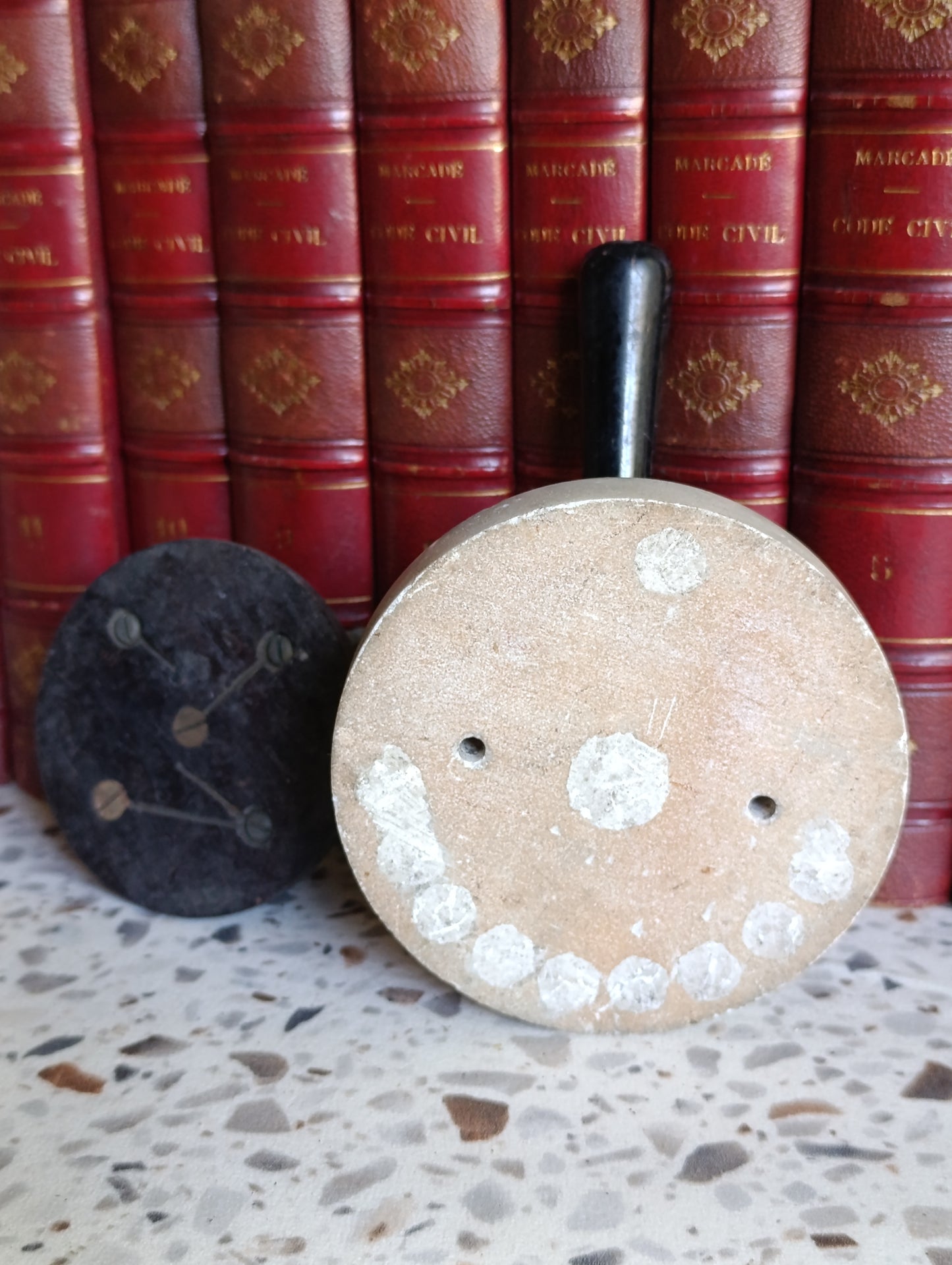 Lot de 2 commutateurs électriques anciens rotatifs et à manette – Bakélite et porcelaine industrielle