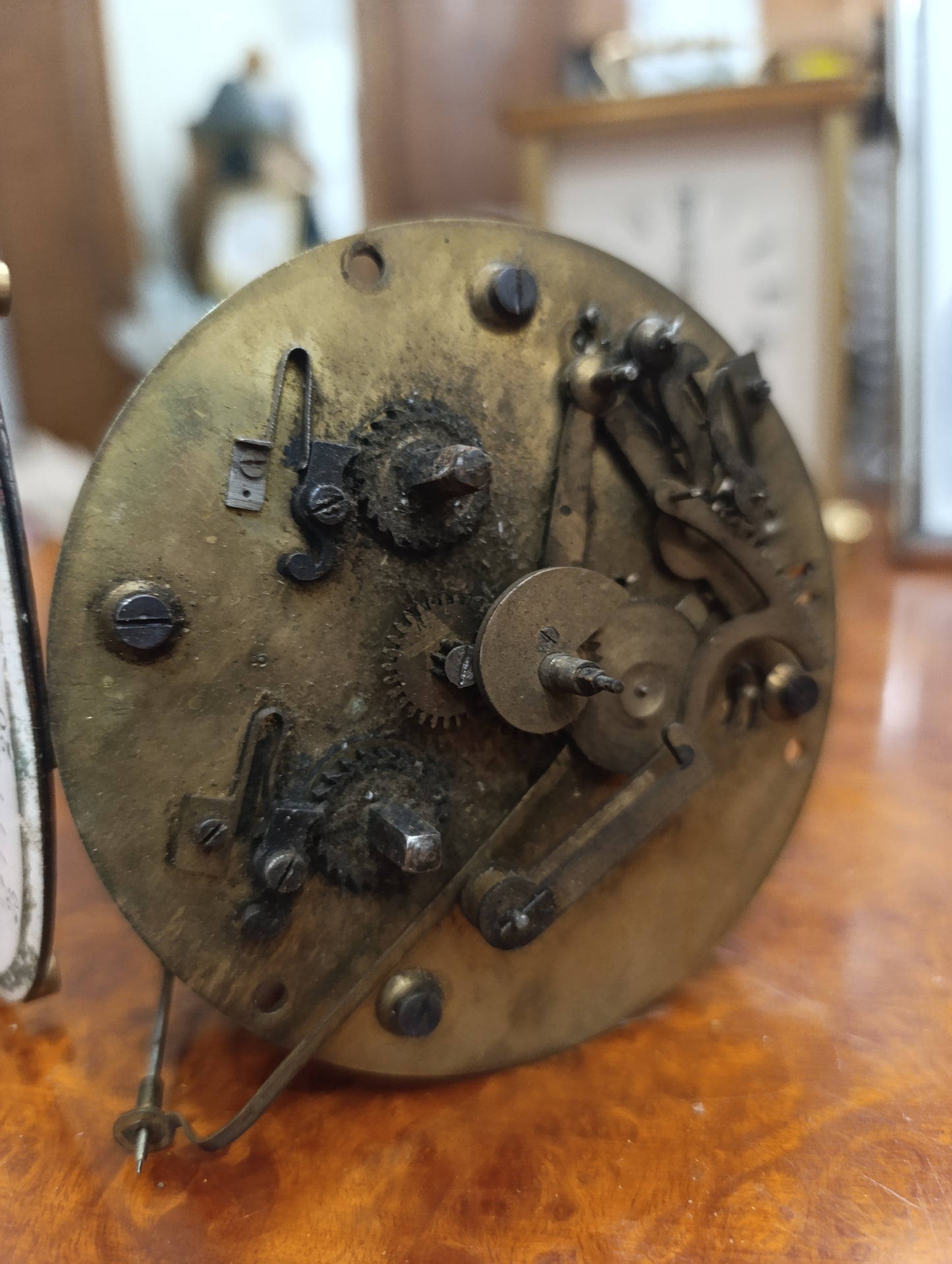 Mouvement de pendule ancienne à balancier avec cadran émaillé – Pour restauration