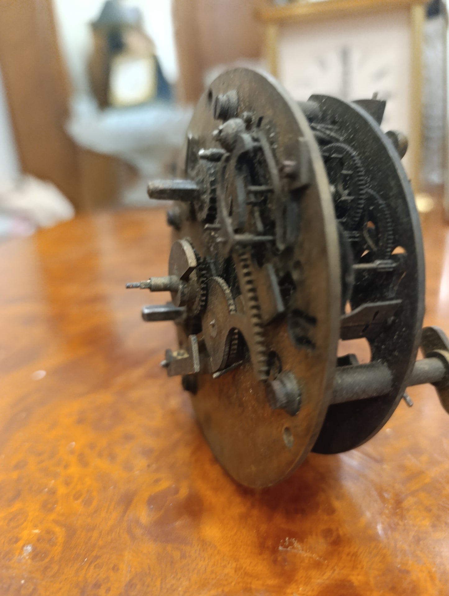 Mouvement de pendule ancienne à balancier avec cadran émaillé – Pour restauration