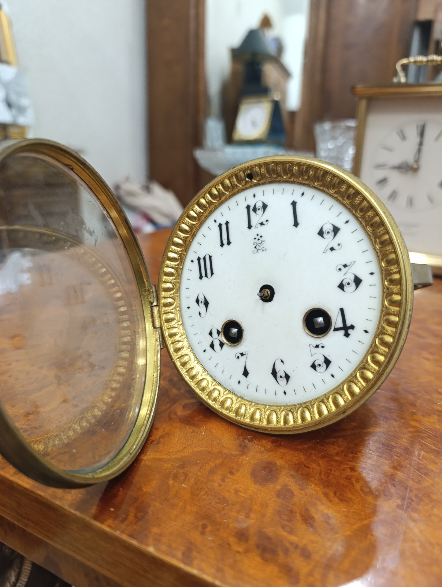 Mouvement de pendule ancienne avec cadran émaillé, lunette en laiton et verre – 8,3 cm – Pour restauration