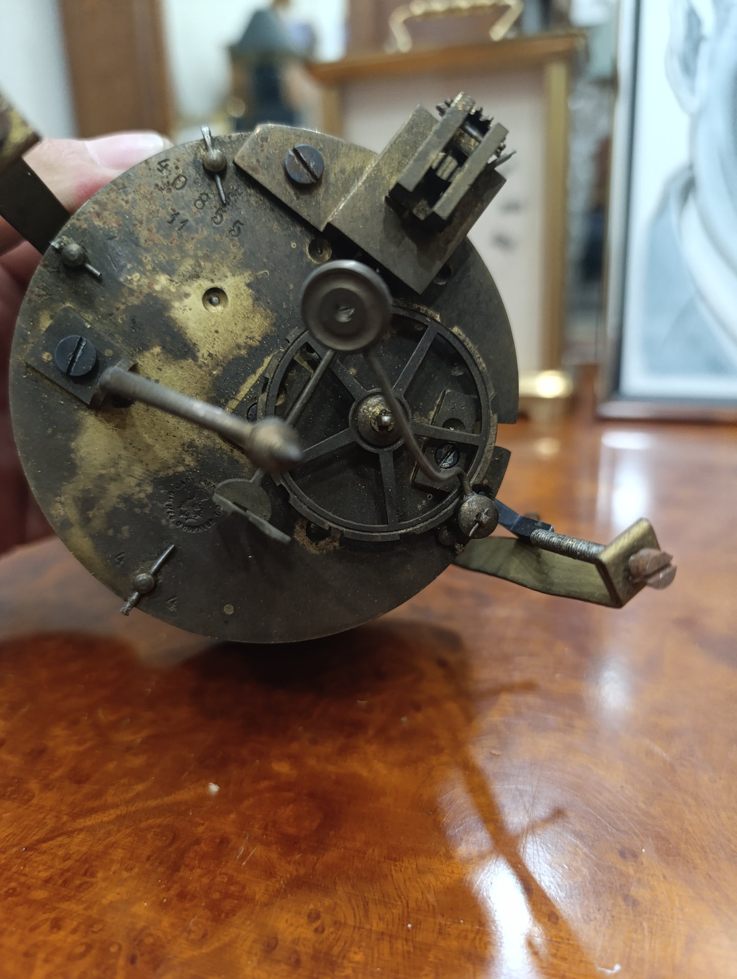 Mouvement de pendule ancienne avec cadran émaillé, lunette en laiton et verre – 8,3 cm – Pour restauration