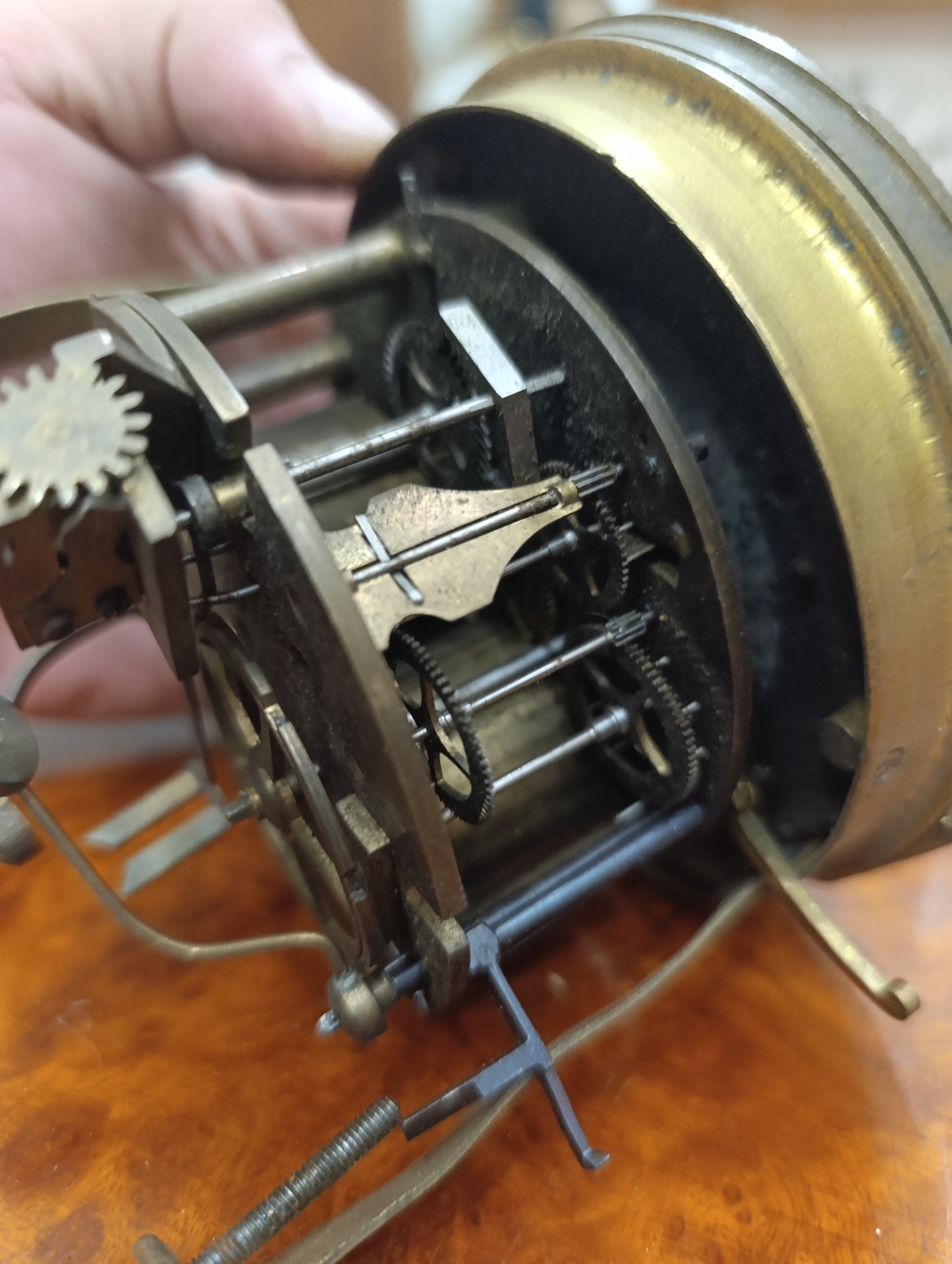 Mouvement de pendule ancienne avec cadran émaillé, lunette en laiton et verre – 8,3 cm – Pour restauration