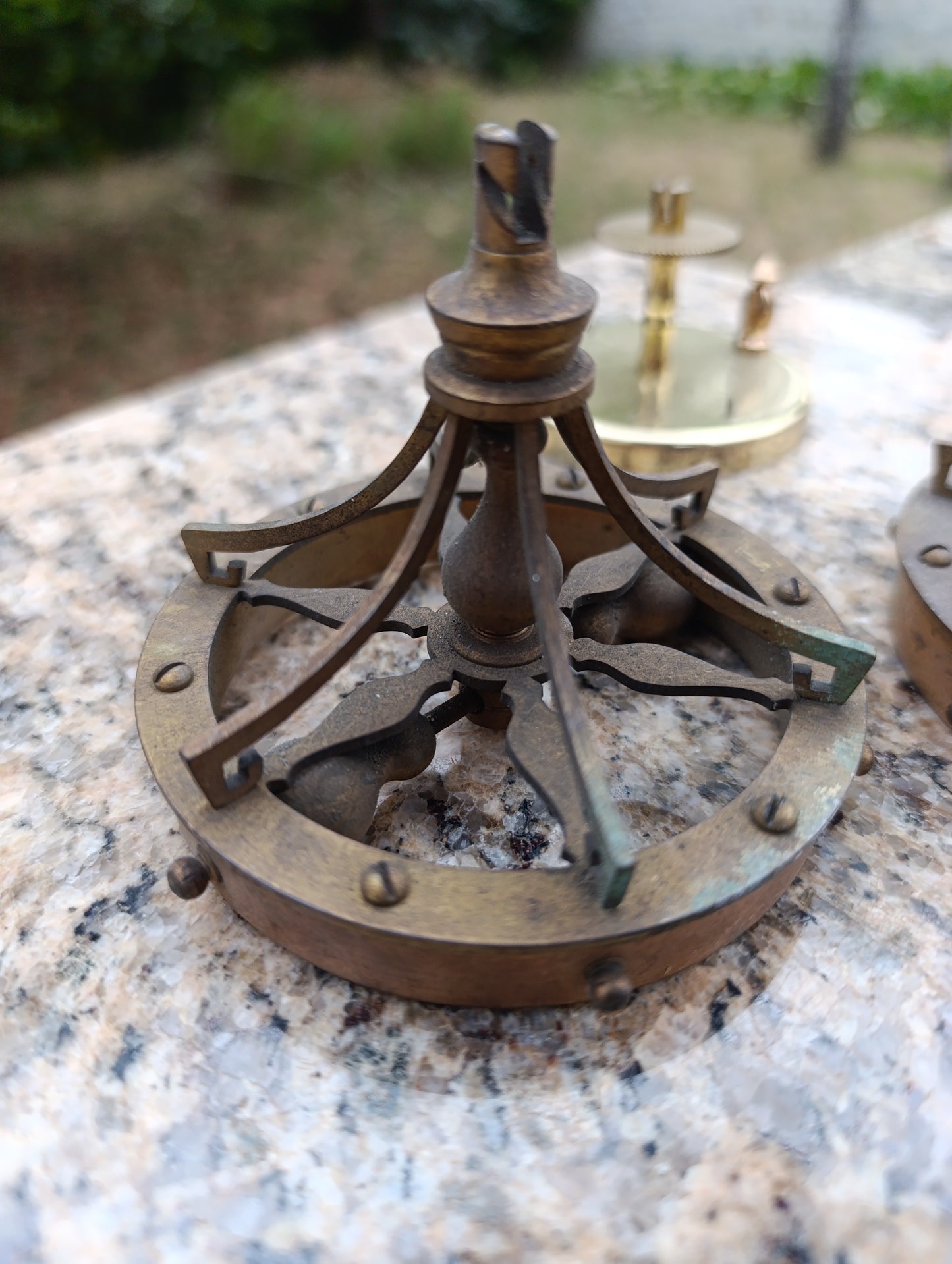 Lot de pièces de balanciers de pendule ancienne en laiton – Horlogerie